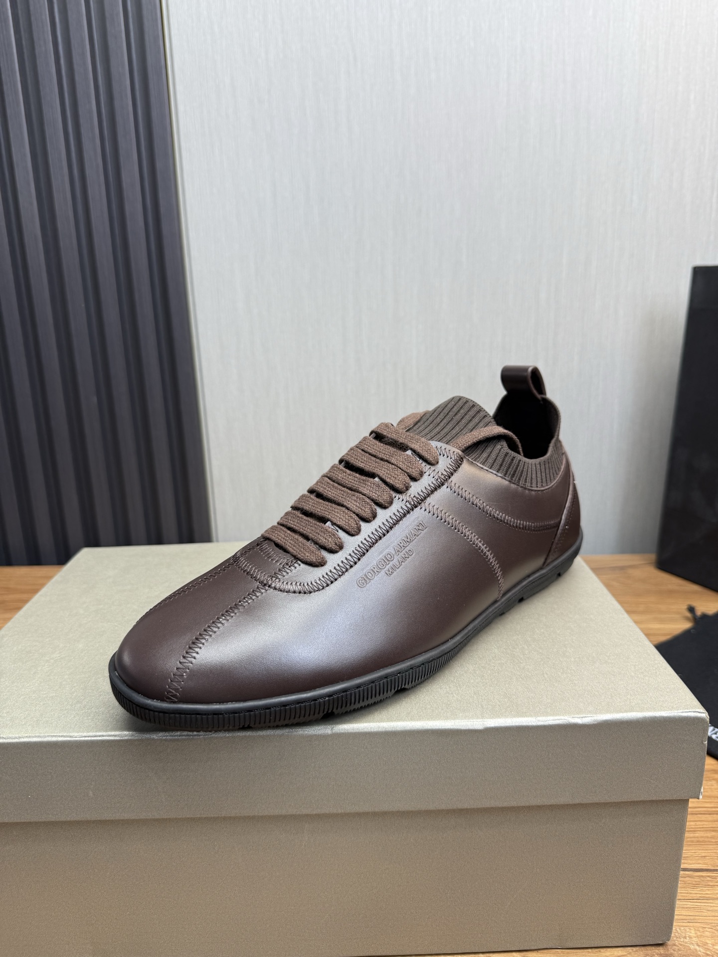 NO:555299,Giorgio Armani, official website hot sale, original version 1:1 shipped!  Original cowhide leather, original lightweight rubber outsole Size: 39/40/41/42/43/44 (45 customized), armani, armani, cowhide19860909Giorgio Armani阿玛尼,官网爆款热卖 原版1:1出货！原版牛皮 牛里,原版轻便橡胶大底码数:39/40/41/42/43/44（45订做）,,armani,armani,cowhide,Men's shoes