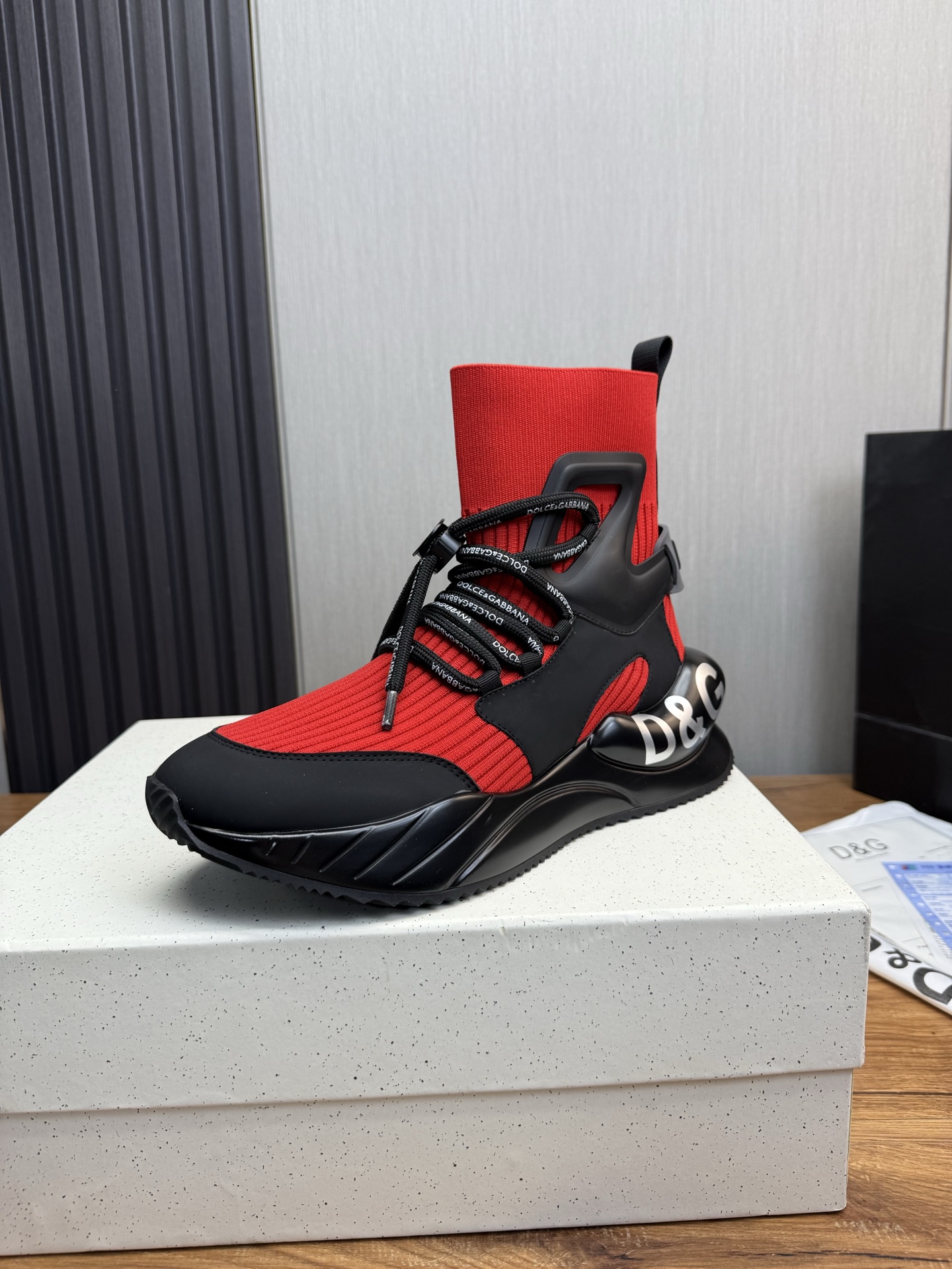 NO:555850,Dolce & Gabbana (DG) official website synchronizes new fashion hot styles: 1. Exclusive open-molded upper, imported cowhide stitching, high-elastic fly woven fabric. Unique brand style logo upper, sheepskin feet, original private mold outsole 8-44 (38.45 custom-made, non-returnable),, Dolce&Gabbana, cowhide, sheepskin19860909Dolce & gabbana（DG）官网同步新款时尚爆款:1独家开模鞋面进口牛皮拼接高弹飞织面料.独有的品牌风格logo鞋面羊皮垫脚原厂私模大底8-44（38.45订做不退换）,,Dolce&Gabbana,cowhide,sheepskin,Men's shoes