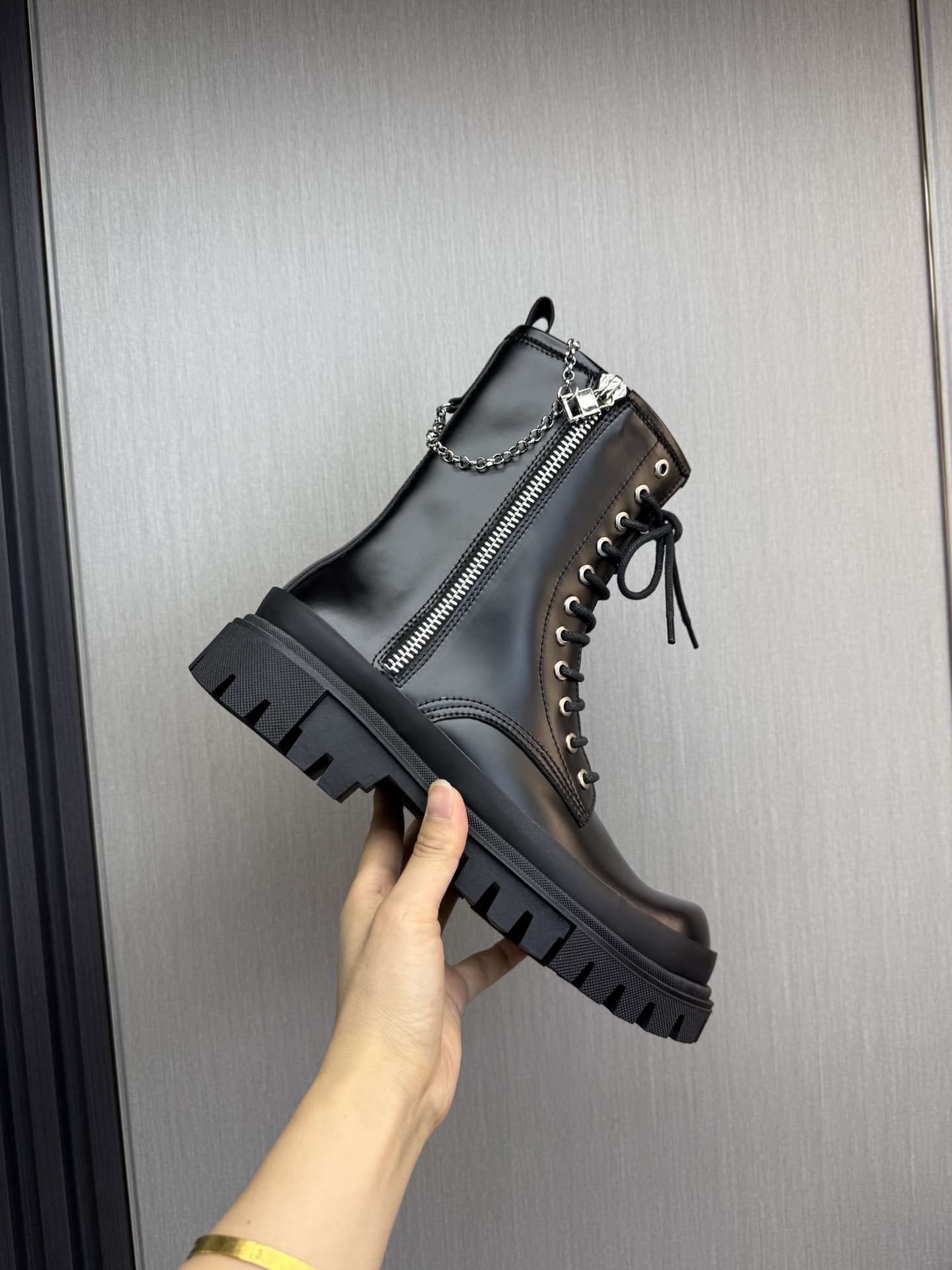 NO:555855,Dolce & Gabbana (DG) official website synchronizes new fashion hot styles: 1. Exclusive molded upper, imported cowhide, unique brand style logo, upper, sheepskin feet, original private mold outsole 8-44 (38.45 custom-made, non-refundable),, Dolce&Gabbana, cowhide, sheepskin19860909Dolce & gabbana（DG）官网同步新款时尚爆款:1独家开模鞋面进口牛皮 独有的品牌风格logo鞋面羊皮垫脚原厂私模大底8-44（38.45订做不退换）,,Dolce&Gabbana,cowhide,sheepskin,Men's shoes