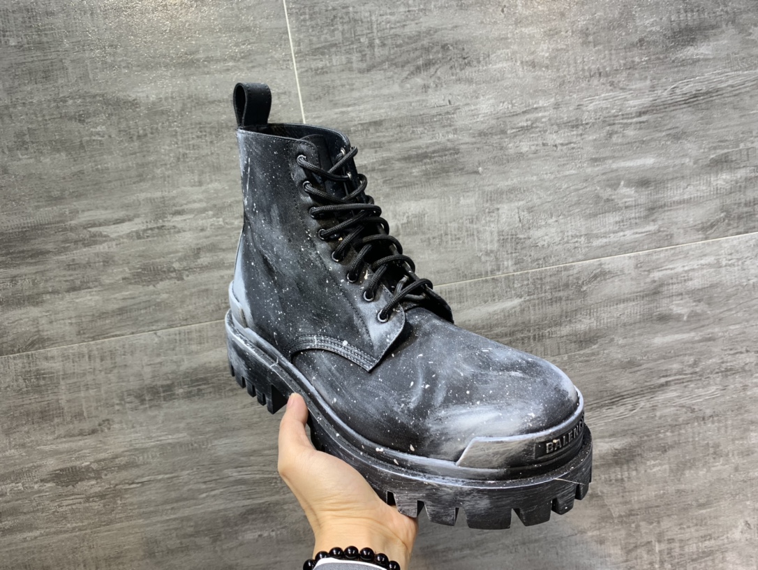 NO:558012,The top version of Balenciaga STRIKE thick-soled derby shoes, casual large-toe shoes, the original replica outsole is a one-to-one model, the outsole is fully real-wired, not a women's size outsole on the market, the fabric is imported nylon and paint effect technology, foot pads cowhide, lining cowhide, the full set of packaging code number 39-46 (45 and 46 custom-made),, balenciaga, balenciaga, cowhide19860909爆顶级版本巴黎世家Balenciaga STRIKE 厚底德比鞋休闲大头鞋,原版复刻大底一比一开模,大底全真走线,非市面上女码大底,面料进口尼龙和漆面效果工艺,垫脚牛皮,里布牛皮,全套包装码数39-46（45 46码定做）,,balenciaga,balenciaga,cowhide,Men's shoes