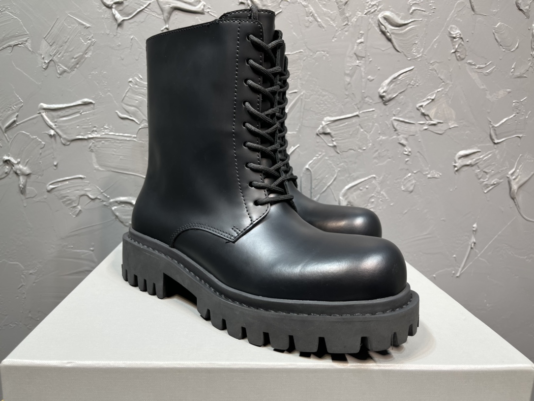 NO:558014,The latest Balenciaga top version Balenciaga STRIKE thick-soled derby lace-up boots, casual big-toe shoes, the original outsole is a one-to-one mold, the outsole is completely real, non-women's size outsole on the market, the fabric is imported cowhide, footing cowhide, lining cowhide, full packaging code number 39-46 (38 45 46 custom-made),,balenciaga,balenciaga,boots,cowhide19860909最新款巴黎世家顶级版本Balenciaga STRIKE 厚底德比系带靴,休闲大头鞋,原版大底一比一开模,大底全真走线,非市面上女码大底,面料进口牛皮,垫脚牛皮,里布牛皮,全套包装码数39-46（38 45 46码定做）,,balenciaga,balenciaga,boots,cowhide,Men's shoes