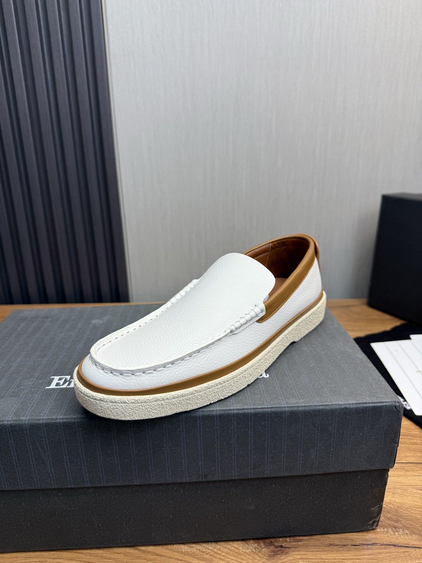 NO:574809,ZEGNA men's shoes men's casual shoes!  Luxurious casual shoes, the latest catwalk models are synchronized with the official website!  Original original material. 1:1 shipped. Leather shoe size: 39/40/41/42/43/44/45 (45.46. Can be customized) original box packaging + dust bag,,zegna19860909ZEGNA杰尼亚男鞋男士休闲鞋！奢华休闲鞋 最新走秀款官网同步！原版原材质.1:1出货 皮鞋码数:39/40/41/42/43/44/45（45.46.可以订做）原盒包装+防尘袋,,zegna,Men's shoes