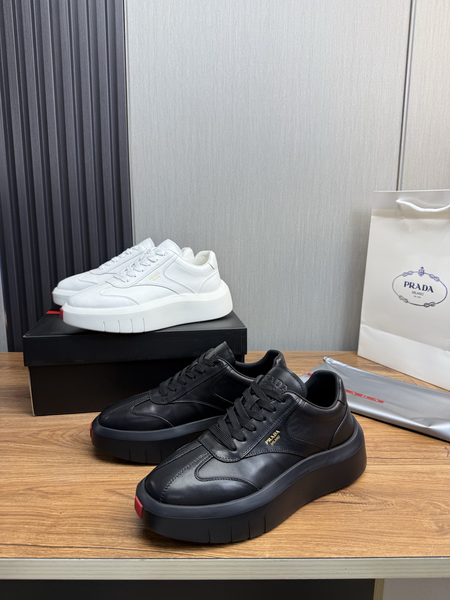 NO:670036,[PRADA] Popular men's shoes are shipped simultaneously with the official website. Original cowhide fabric + cowhide lining, cowhide feet. 1:1 shipped. Original original sole, 38-45 (45. Customized, non-refundable), casual shoes/sports shoes, prada, prada, sneakers, cowhide19860909【PRADA普拉达】爆款男鞋出货官网同步 原版牛皮面料+牛皮内里,牛皮垫脚 1:1出货原厂原版底,38-45（45.定做不退换）,休闲鞋/运动鞋,prada,prada,sneakers,cowhide,Women's Shoes