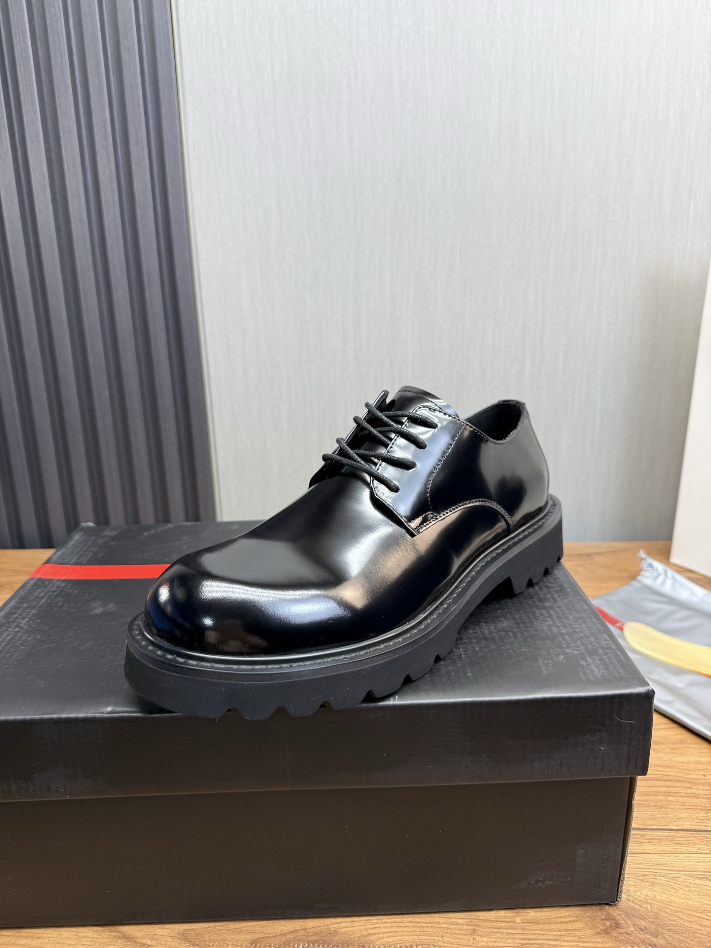 NO:575039,PRADA19860909Prad*普拉达.男士爆款时尚皮鞋 原版开边珠牛皮.牛皮面 ｜内里垫脚全牛皮｜耐磨轻便发泡大底｜轻便舒适｜上脚霸气百搭 Size39-44（38.45定做）,,prada,prada,cowhide,Men's shoes
