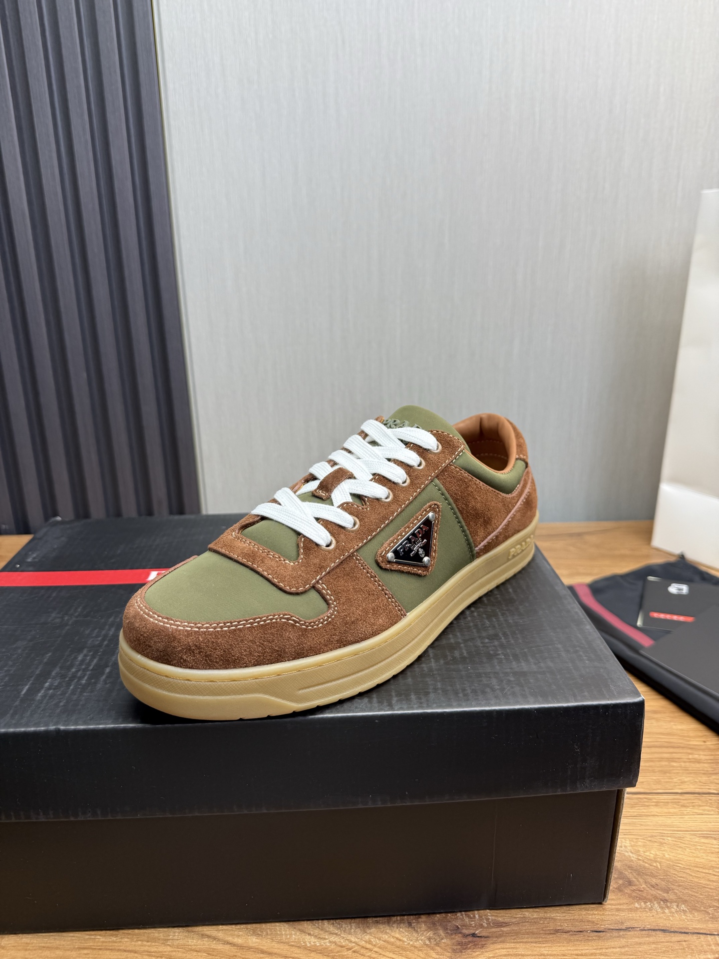 NO:620312,[PRADA] Popular items in men's shoes counter, official website synchronization, 1 high-quality shipped original frosted cowhide spliced ​​with imported waterproof fabric + cowhide lining, 11 replica, original original bottom, 38-45 (45 customized, non-returnable),, prada, prada, cowhide19860909【PRADA普拉达】男鞋专柜爆款,官网同步,1高品质出货原版磨砂牛皮拼接进口防水面料+牛皮内里,11复刻 ,原厂原版底,38-45（45定做不退换）,,prada,prada,cowhide,Men's shoes