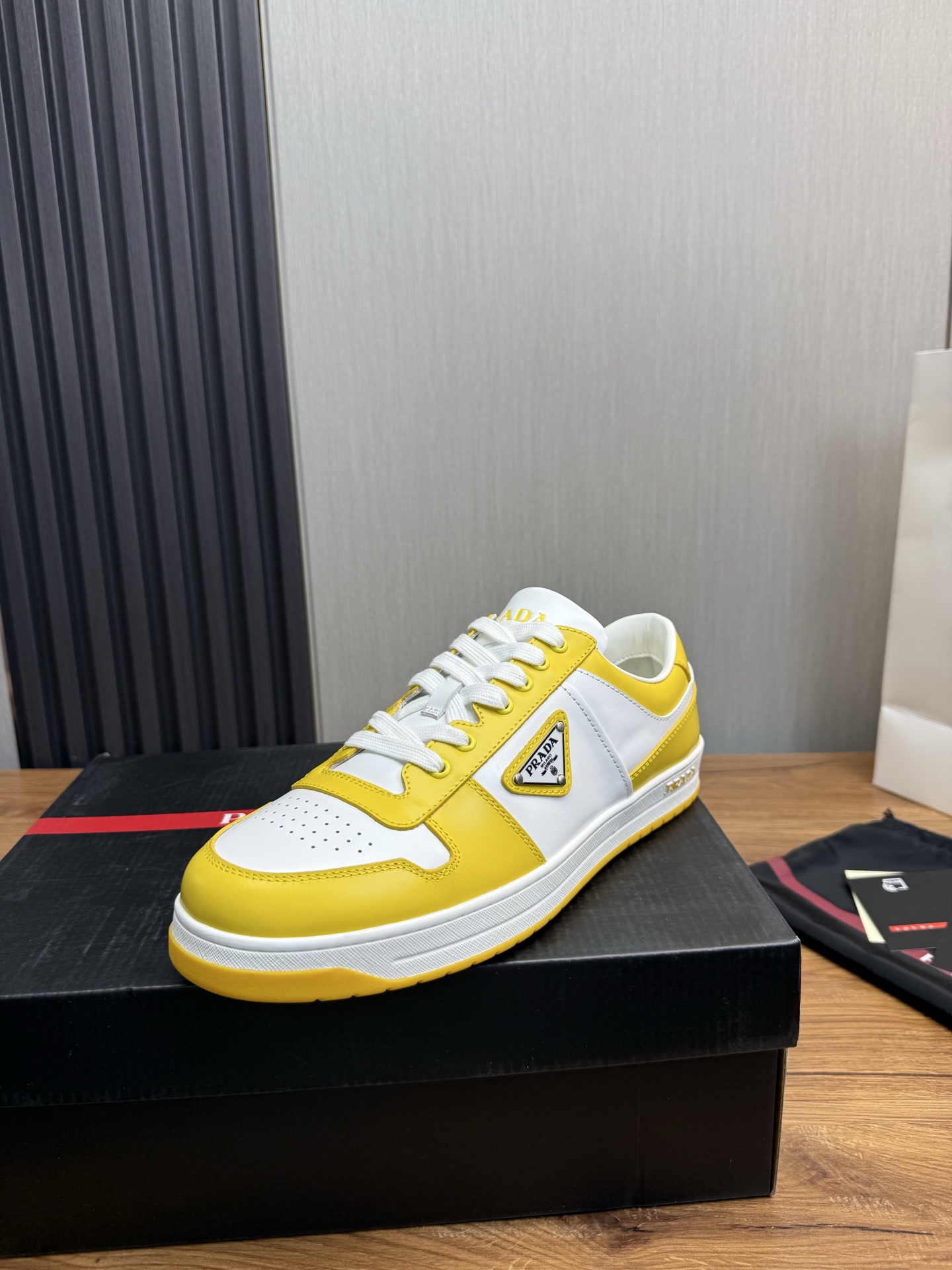 NO:620322,[PRADA] Popular items in men's shoes counter, synchronized with official website, 1 high-quality shipped original cowhide + cowhide lining, 11 replica, original original bottom, 38-45 (45 customized, non-refundable),, prada, prada, cowhide19860909【PRADA普拉达】男鞋专柜爆款,官网同步,1高品质出货原版牛皮+牛皮内里,11复刻 ,原厂原版底,38-45（45定做不退换）,,prada,prada,cowhide,Men's shoes