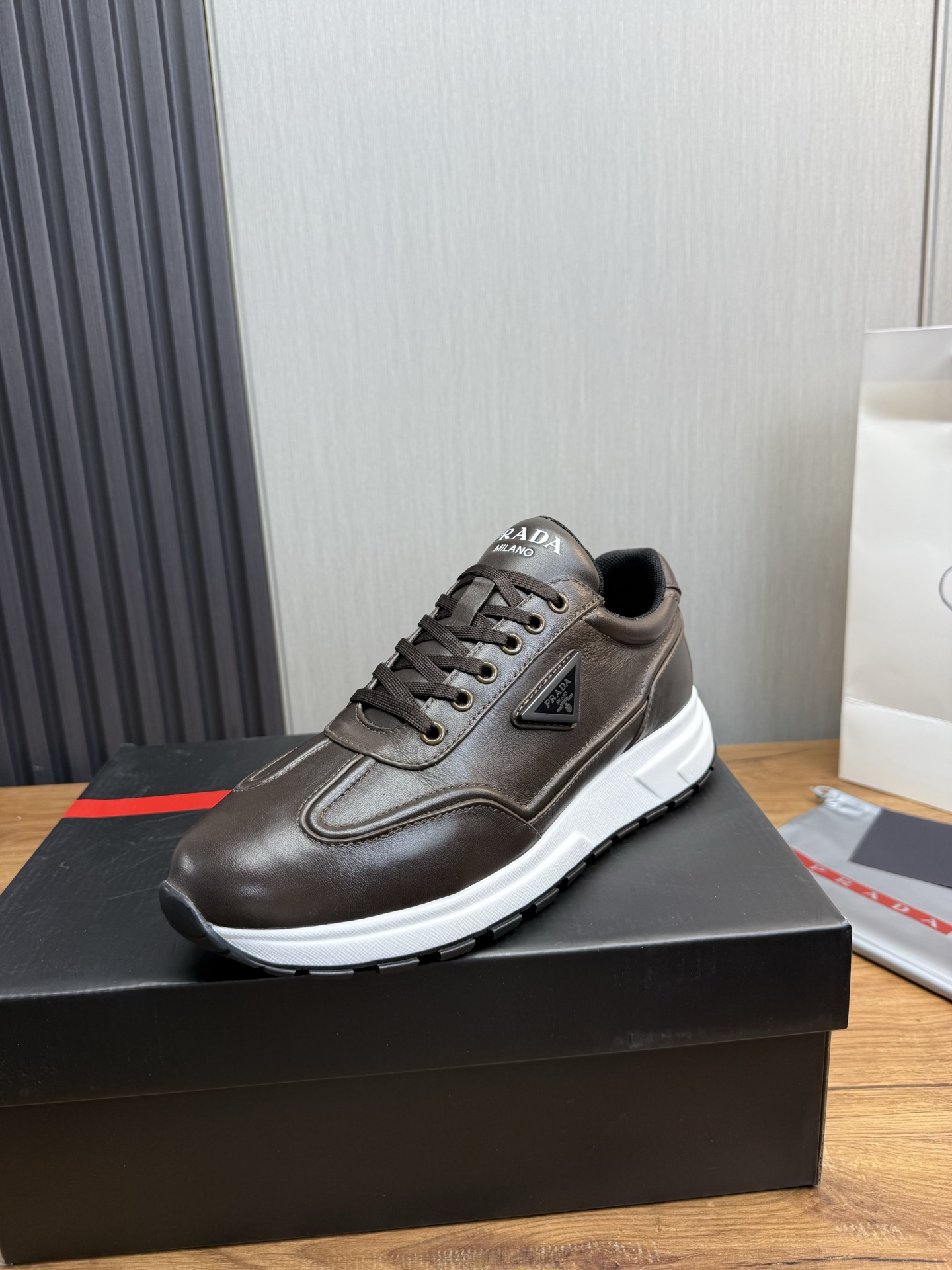 NO:620878,[PRADA] Popular items in men's shoes counter, synchronized with official website, 1 high-quality shipped original cowhide + cowhide lining, 11 replica, original original bottom, 38-45 (45 customized, non-refundable),, prada, prada, cowhide19860909【PRADA普拉达】男鞋专柜爆款,官网同步,1高品质出货原版牛皮+牛皮内里,11复刻 ,原厂原版底,38-45（45定做不退换）,,prada,prada,cowhide,Men's shoes