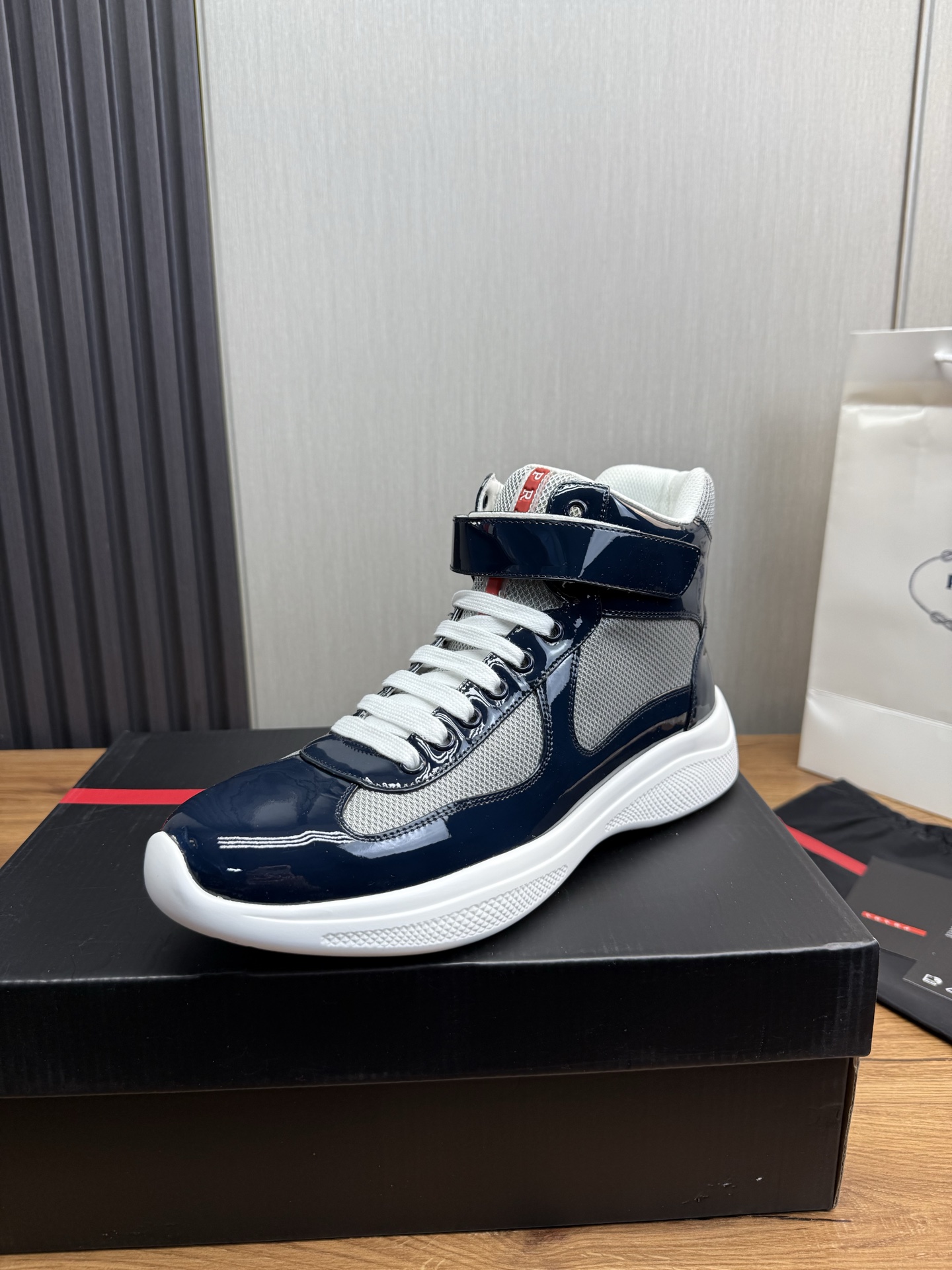 NO:639798,[PRADA] Popular hot-selling items that must be recommended every day~~ Official website synchronization, 1:1 high-quality shipments, imported cowhide fabric, cowhide lining, original bottom, high-end airplane box packaging 38-45 (38.45 custom-made, non-refundable),, prada, prada, cowhide19860909【PRADA普拉达】 爆款热卖每日必推款～～ 官网同步,1:1高品质出货 进口牛皮面料.牛皮内里,原厂原版底 高档飞机盒包装 38-45（38.45定做不退换）,,prada,prada,cowhide,Men's shoes