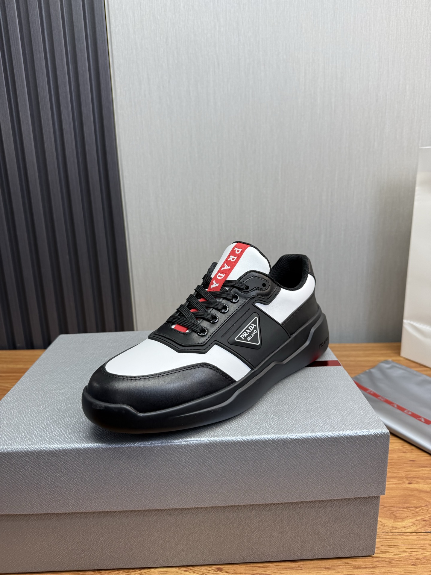 NO:831558,[PRADA] Popular items in men's shoes counter, synchronized with official website, 1 high-quality shipped original cowhide + cowhide lining, 11 replica, original original bottom, 38-45 (45 customized, non-refundable),, prada, prada, cowhide19860909【PRADA普拉达】男鞋专柜爆款,官网同步,1高品质出货原版牛皮+牛皮内里,11复刻 ,原厂原版底,38-45（45定做不退换）,,prada,prada,cowhide,Men's shoes