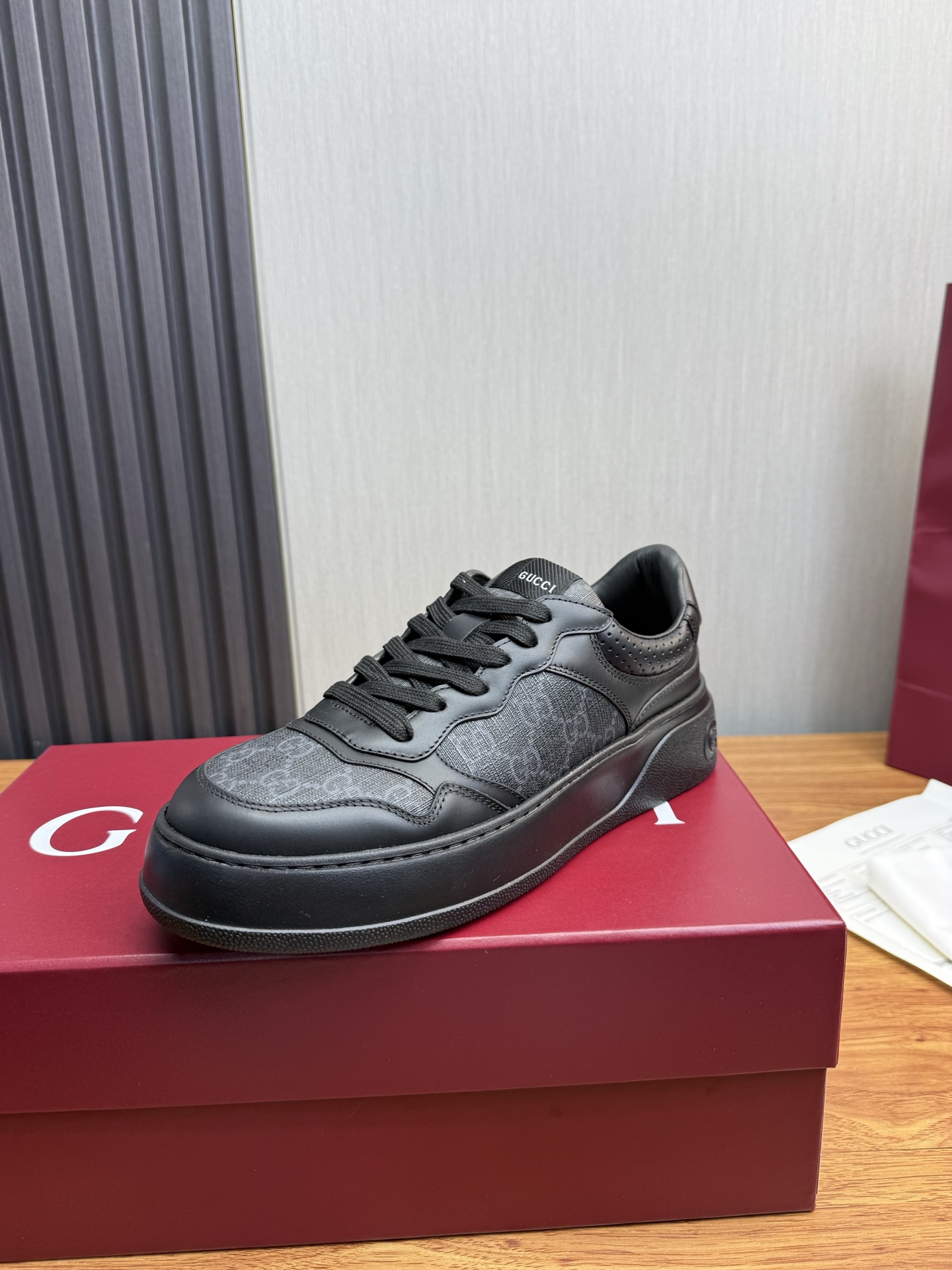 NO:834395,GUCCI Gucci original purchase, development and production, quality 100/99.99 free of inspection. Hot sale for couples. This sneaker is made of GG brand material. 1:1 shipment. The sole is original molded TPU outsole. The sole thickness is about 6cm, sheepskin lining. The size is 35-40 for women and 39-45 for men. (Customized for women 40 men 38.45),, gucci, sneakers, sheepskin19860909GUCCI古奇原版购入开发做货,品质100/99.99免检.情侣热卖 这款运动鞋采用GG品牌材质.1:1出货 鞋底原版开模TPU大底 底厚约6cm,羊皮里 码数女35-40男39-45.（女40男38.45订做）,,gucci,sneakers,sheepskin,Men's shoes