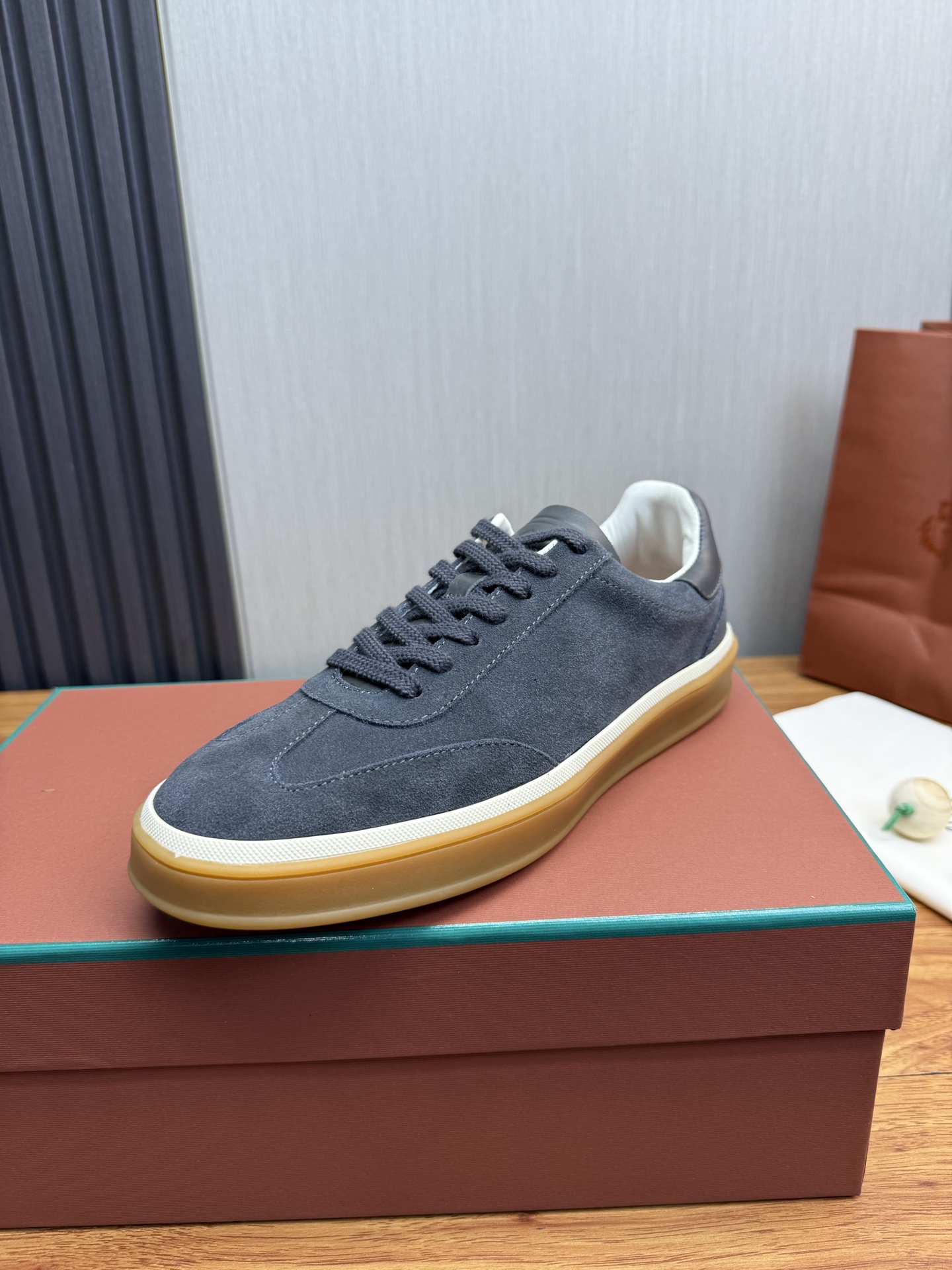 NO:830147,LP. Men's moral training shoes, a perennial best-seller, a must-have for fashionable men, big-name style, material upper imported cowhide stitching fabric + leather lining, original wear-resistant rubber outsole, 39-44,, loro piana, cowhide19860909LP.男士德训鞋,常年热卖款 时尚潮男必备,大牌风范, 材料鞋面进口牛皮拼接面料+皮内里,原版耐磨橡胶大底,39-44,,loro piana,cowhide,Men's shoes