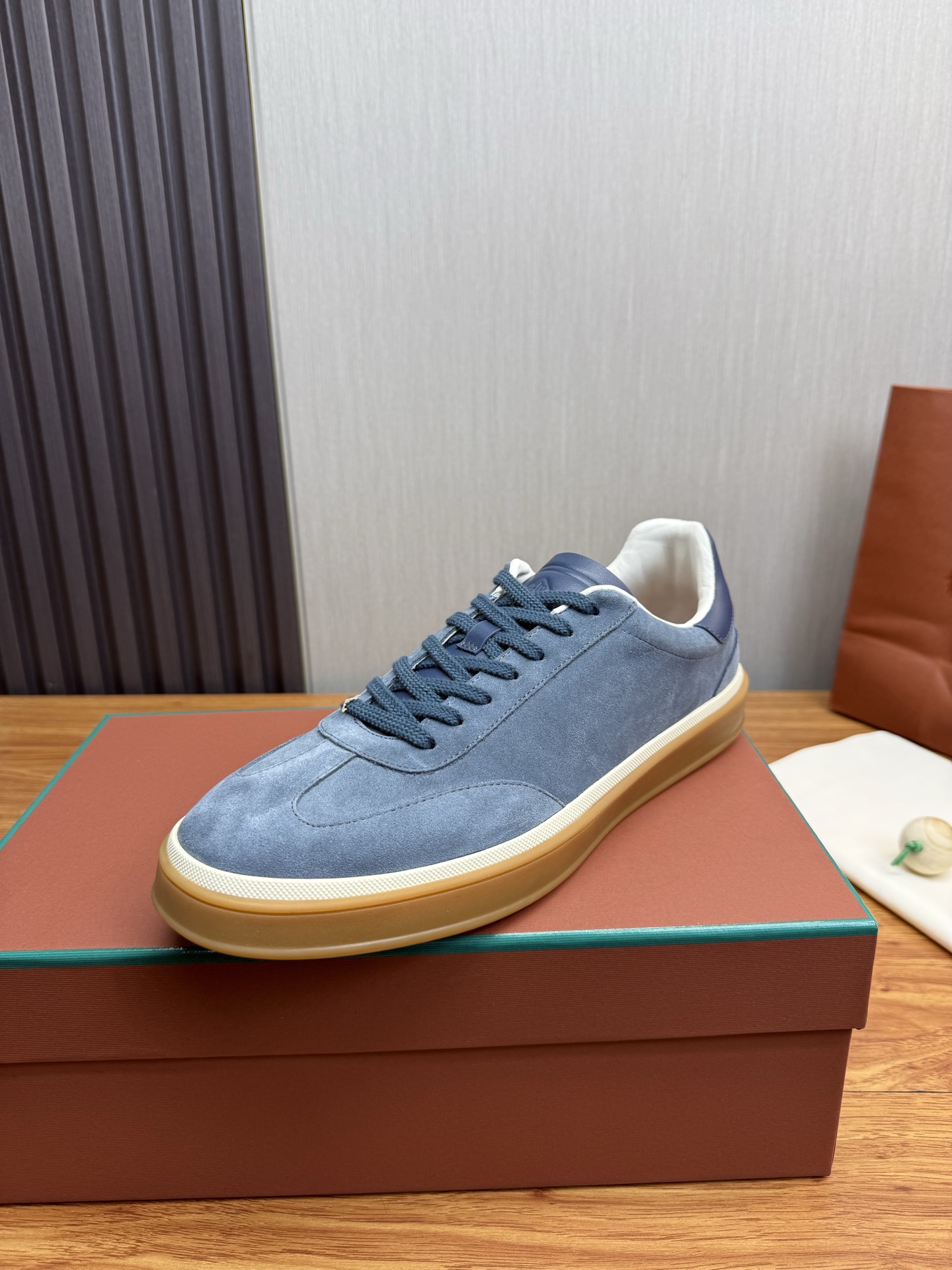 NO:830157,LP. Men's moral training shoes, a perennial best-seller, a must-have for fashionable men, big-name style, material upper imported cowhide stitching fabric + leather lining, original wear-resistant rubber outsole, 39-44,, loro piana, cowhide19860909LP.男士德训鞋,常年热卖款 时尚潮男必备,大牌风范, 材料鞋面进口牛皮拼接面料+皮内里,原版耐磨橡胶大底,39-44,,loro piana,cowhide,Men's shoes
