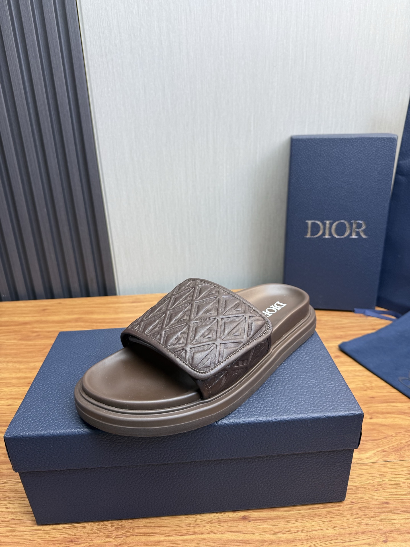 NO:833741,Dior. Men's slippers official website 1:1 production 38-45 size 45 46 customized original material shipped, dior, slippers19860909迪奥.男拖鞋官网1:1制作  38-45码 45 46 订做 原版材质出货,,dior,slippers,Men's shoes