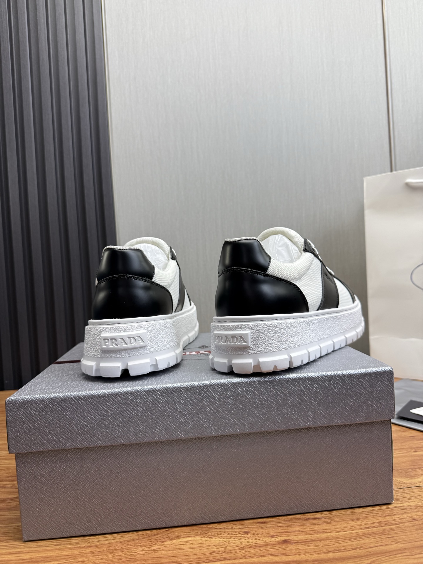 Prada Style Leather Men's Shoes style reference detail image 5 from source 782054
