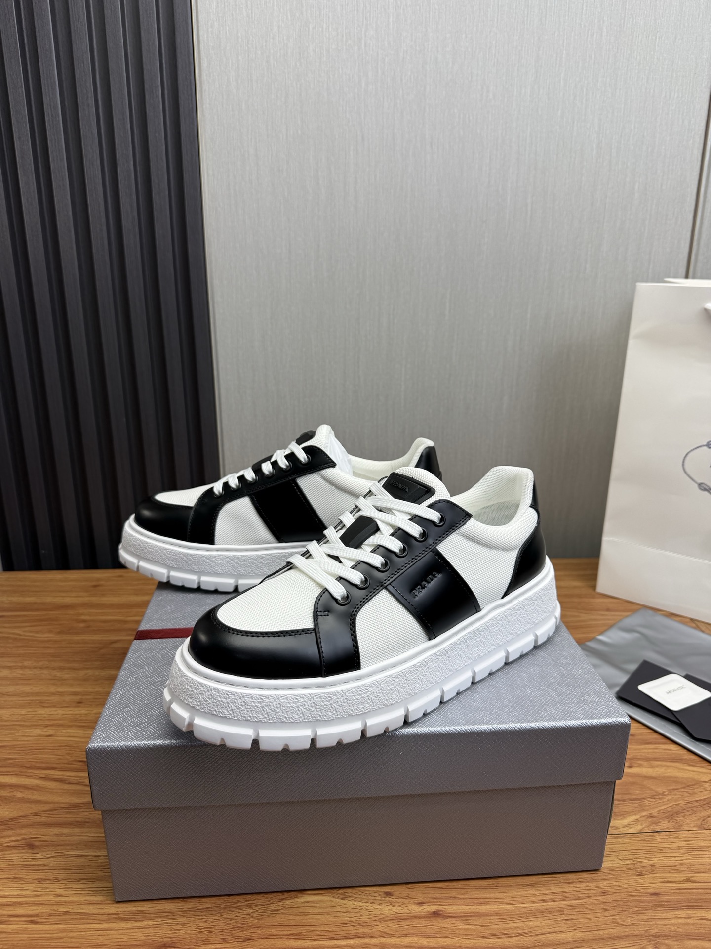 Prada Style Leather Men's Shoes style reference detail image 3 from source 782054