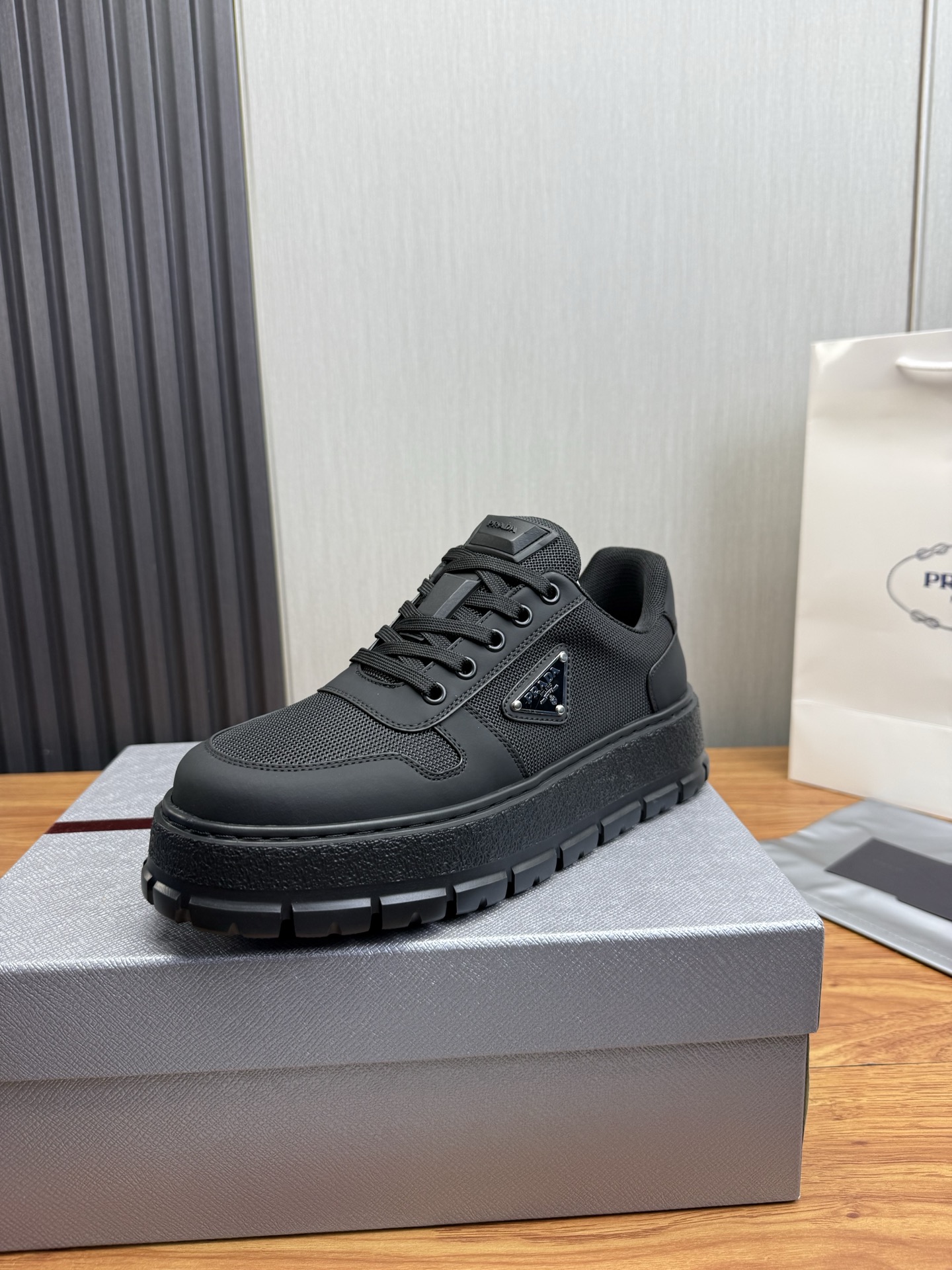Prada Style Leather Men's Shoes style reference detail image 4 from source 782056