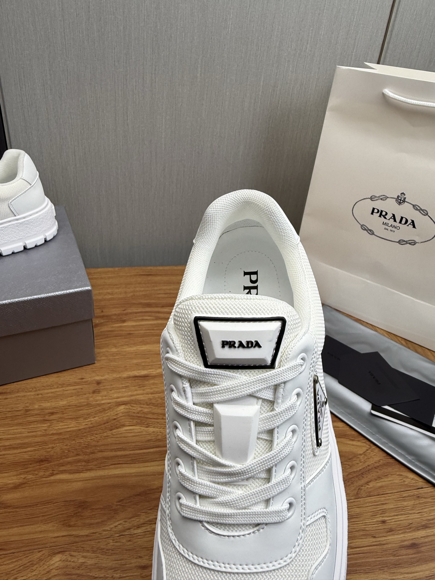 Prada Style Leather Men's Shoes style reference detail image 8 from source 782057
