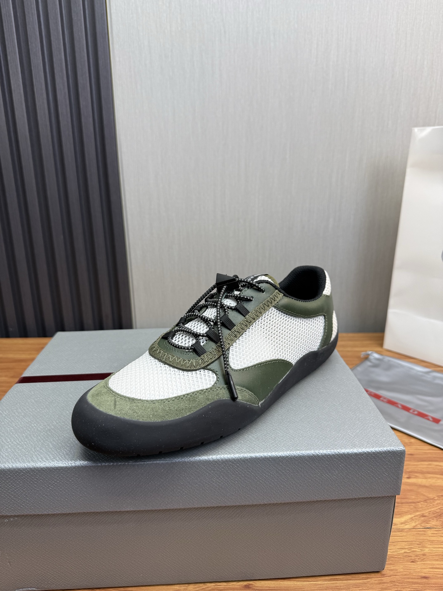 NO:745633,[PRAD*Prada] Popular men's shoes in the counter, official website 1:1 production, imported cowhide mesh splicing, cowhide lining, original factory special sole, 38-45 (45 customized, non-returnable),, prada, prada, cowhide19860909【PRAD*普拉达】专柜爆款男鞋,官网1:1制作,进口牛皮网面拼接,牛皮内里 原厂特供原版底,38-45（45订做不退换）,,prada,prada,cowhide,Men's shoes