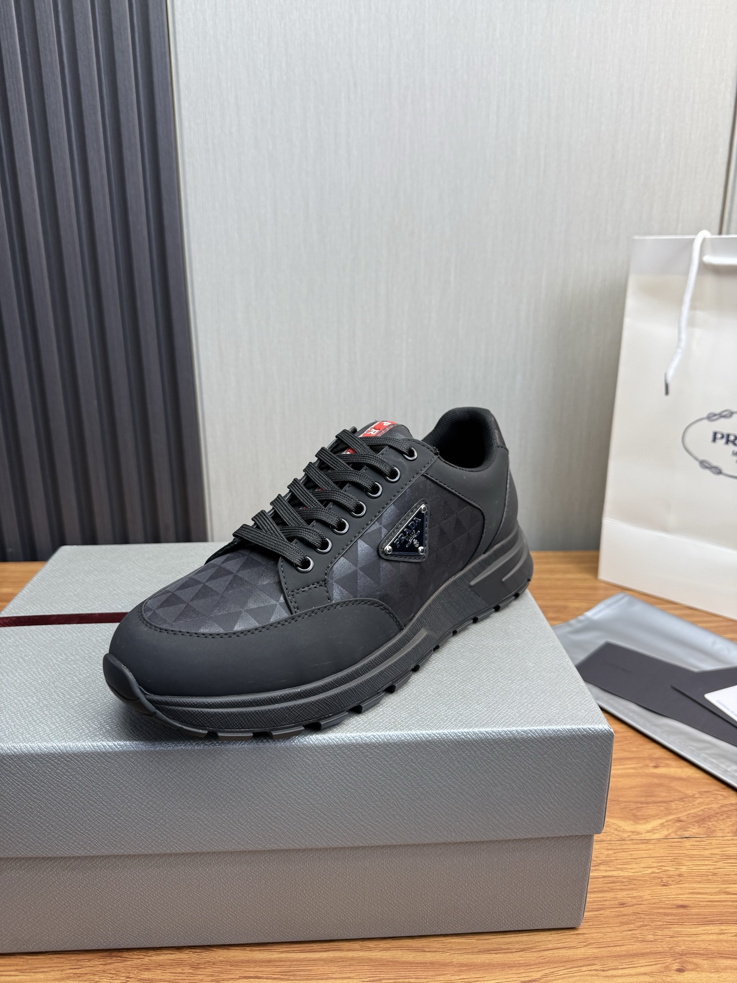 Prada Style Leather Men's Shoes style reference detail image 4 from source 781990