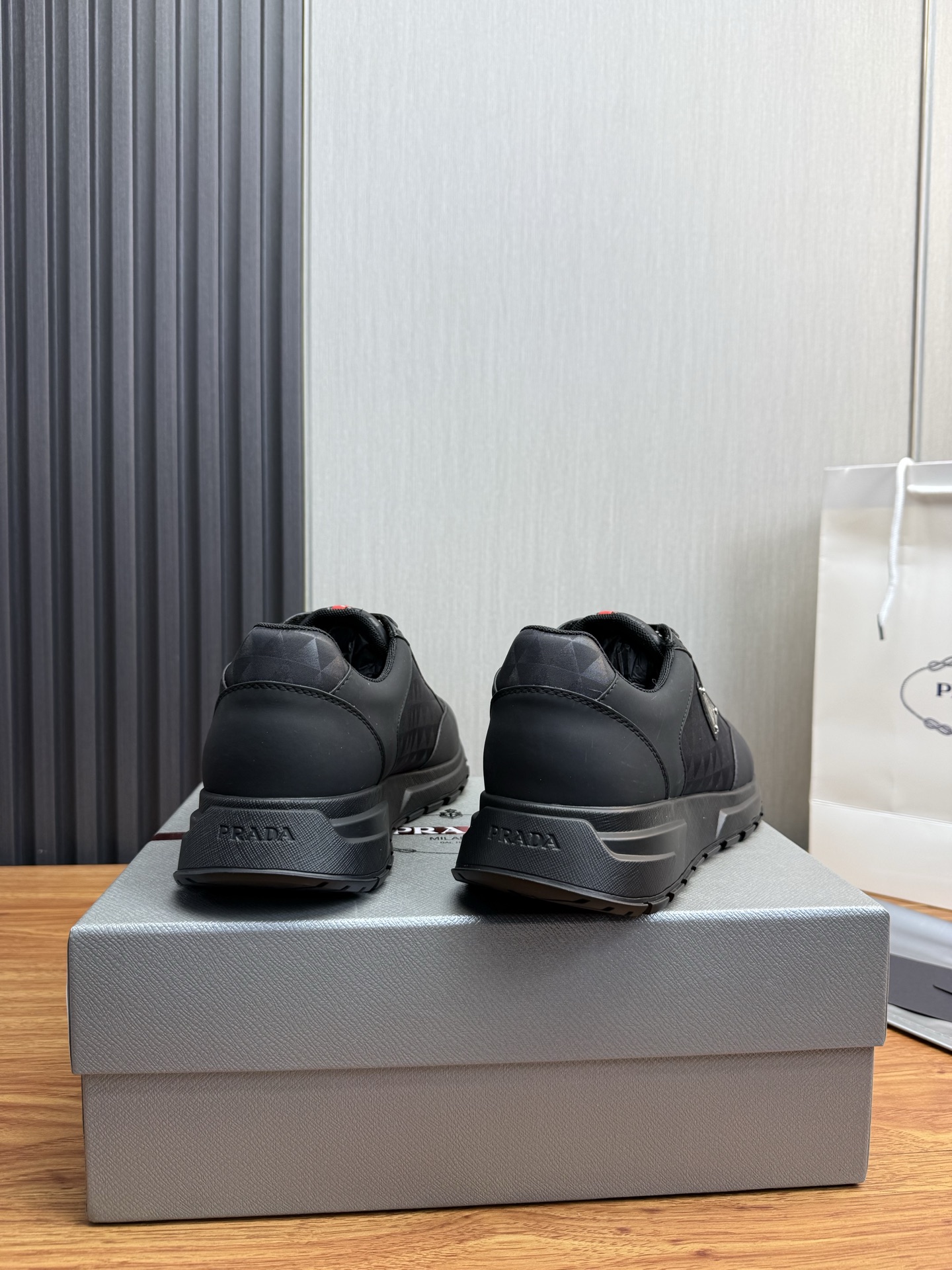 Prada Style Leather Men's Shoes style reference detail image 5 from source 781990
