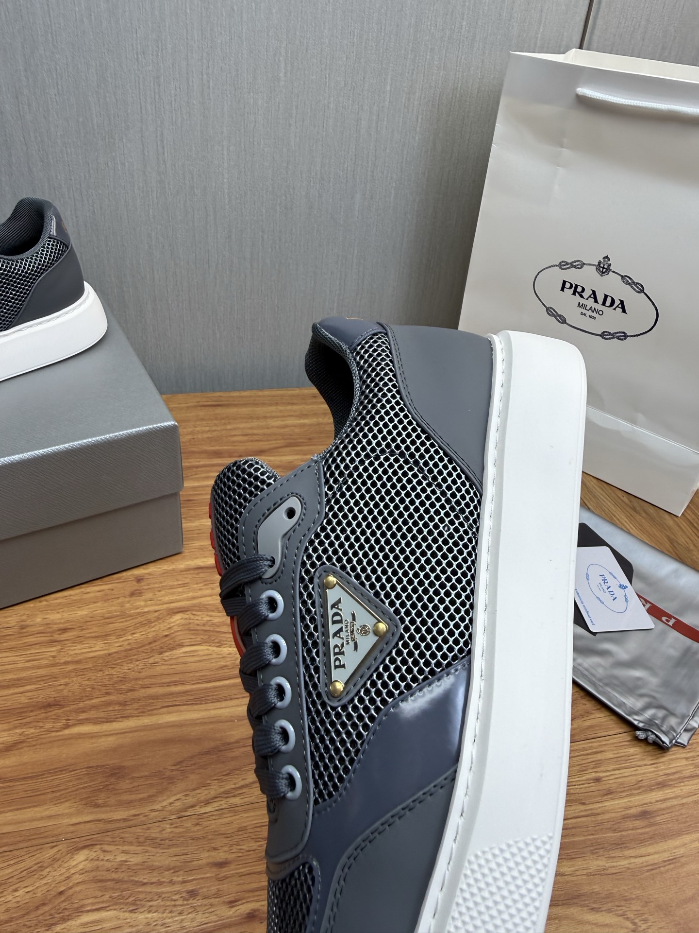 Prada Style Leather Men's Shoes style reference detail image 9 from source 781994
