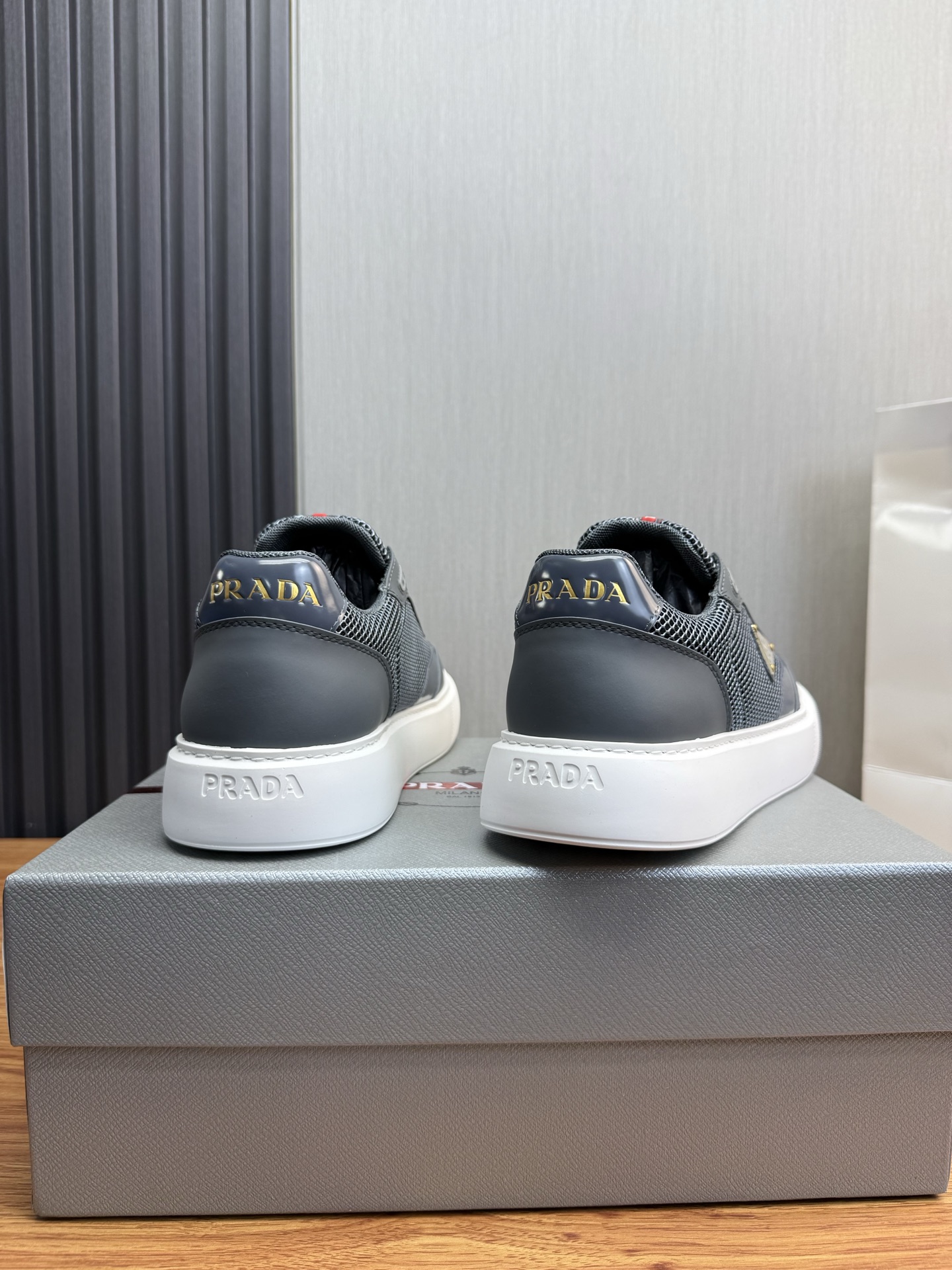 Prada Style Leather Men's Shoes style reference detail image 5 from source 781994