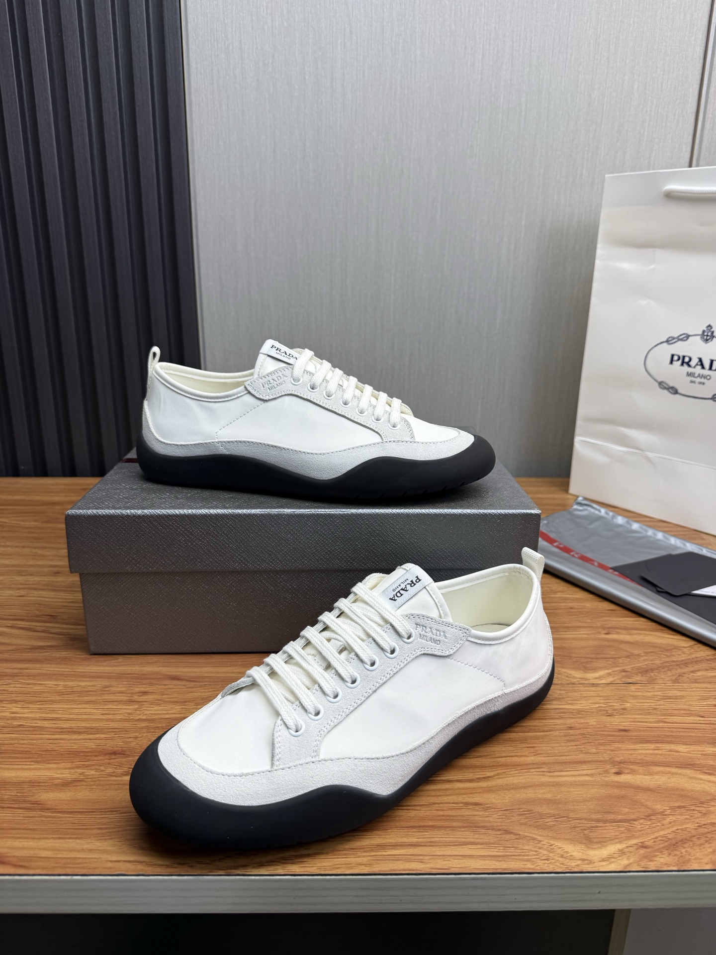 Prada Style Leather Men's Shoes style reference detail image 4 from source 782000