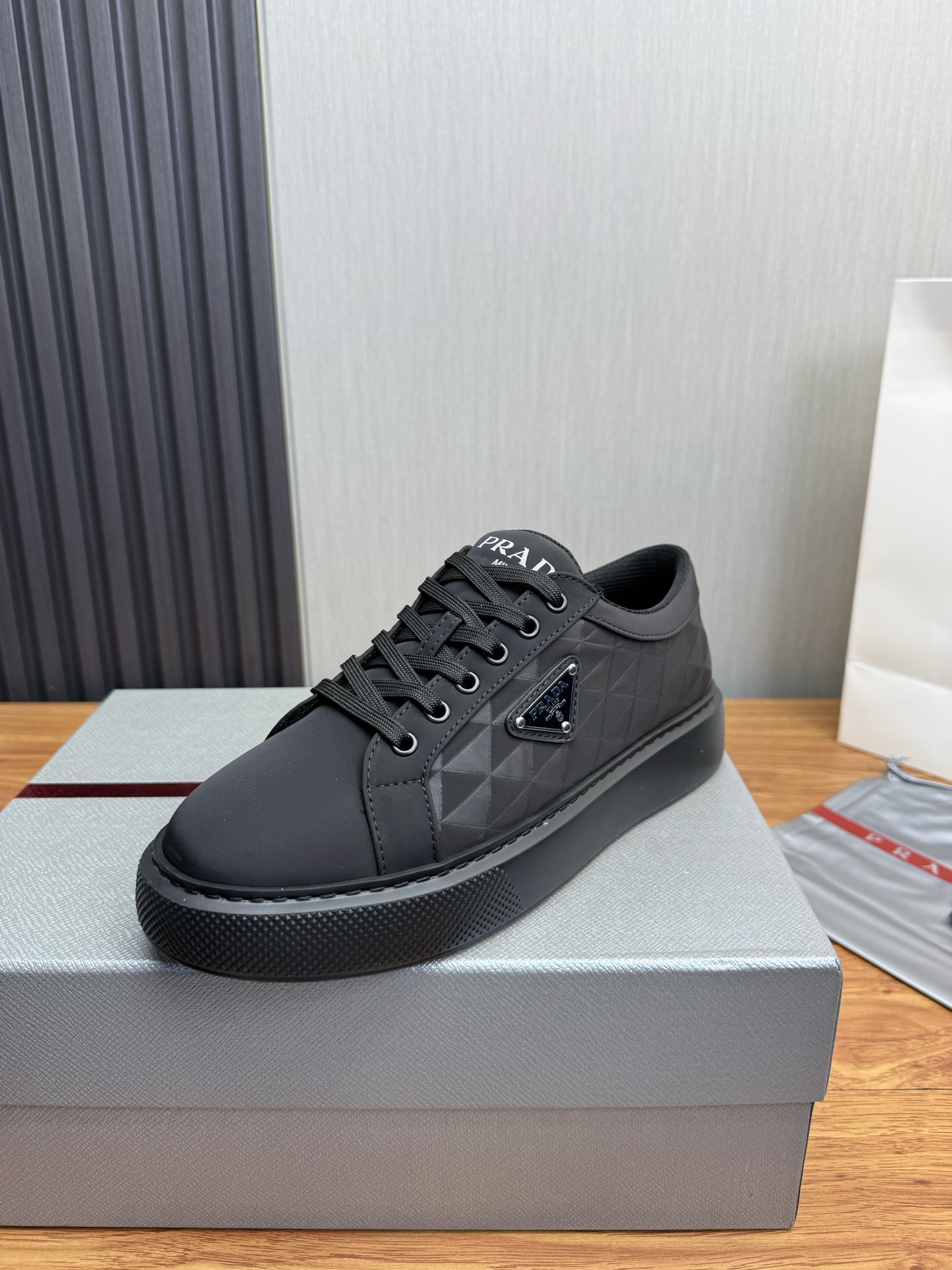 Prada Style Leather Men's Shoes style reference detail image 4 from source 782001