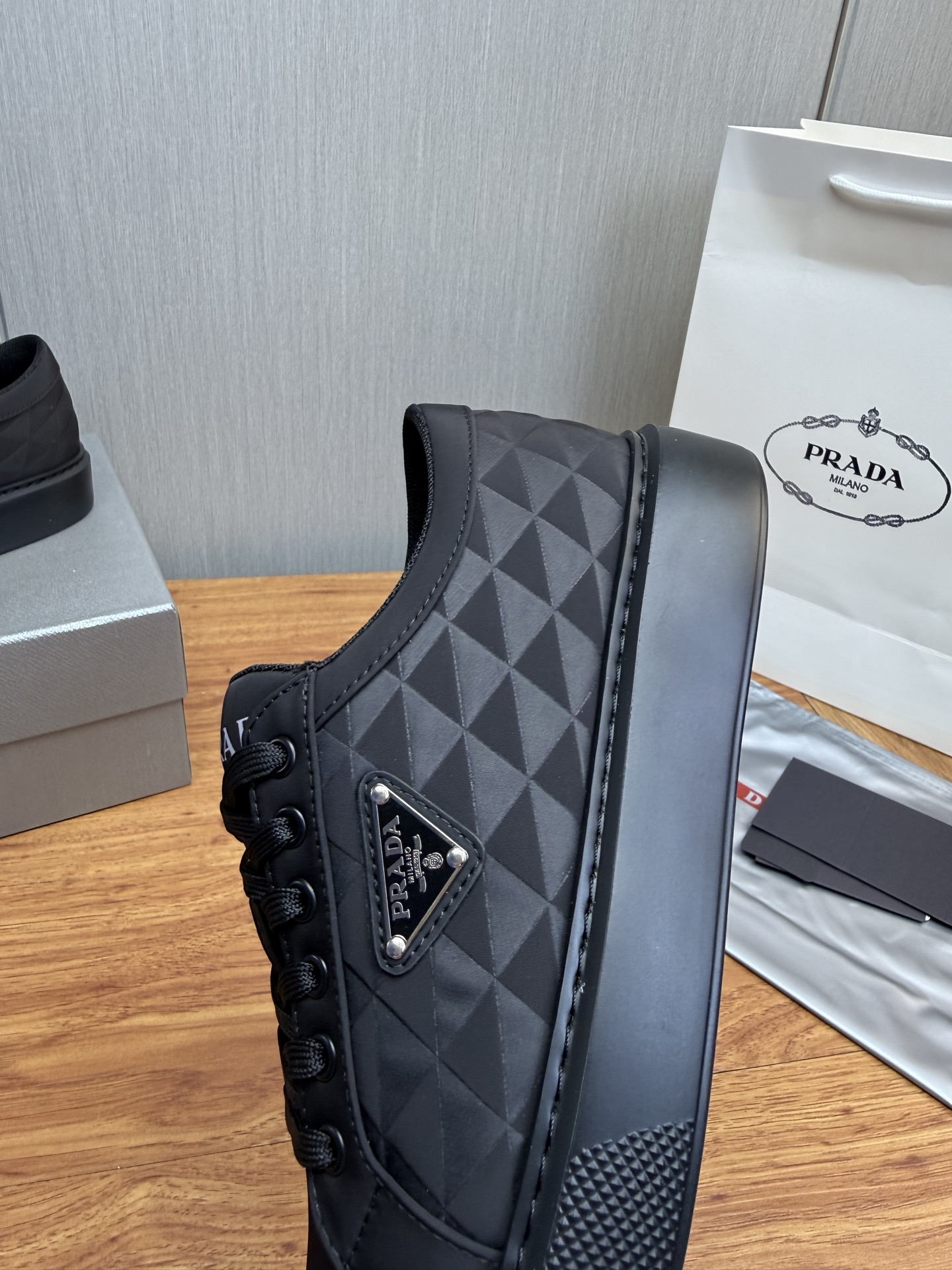 Prada Style Leather Men's Shoes style reference detail image 8 from source 782001