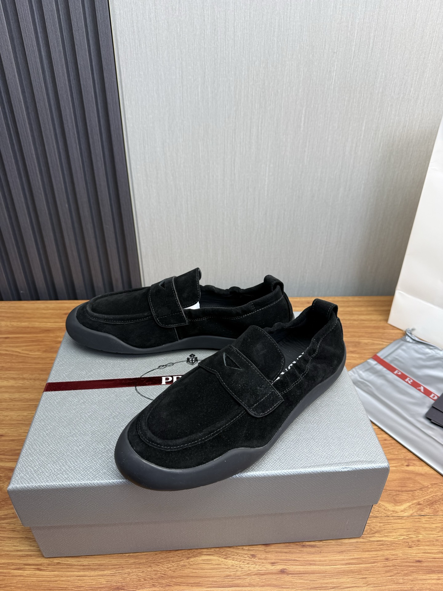 Prada Style Leather Men's Shoes style reference detail image 3 from source 782004