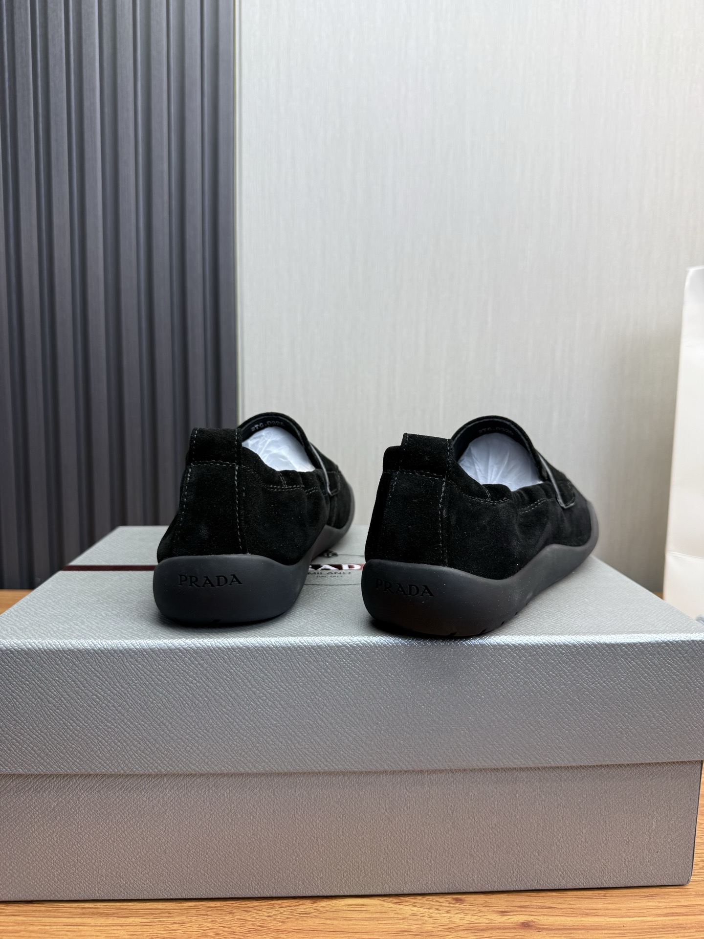 Prada Style Leather Men's Shoes style reference detail image 5 from source 782004