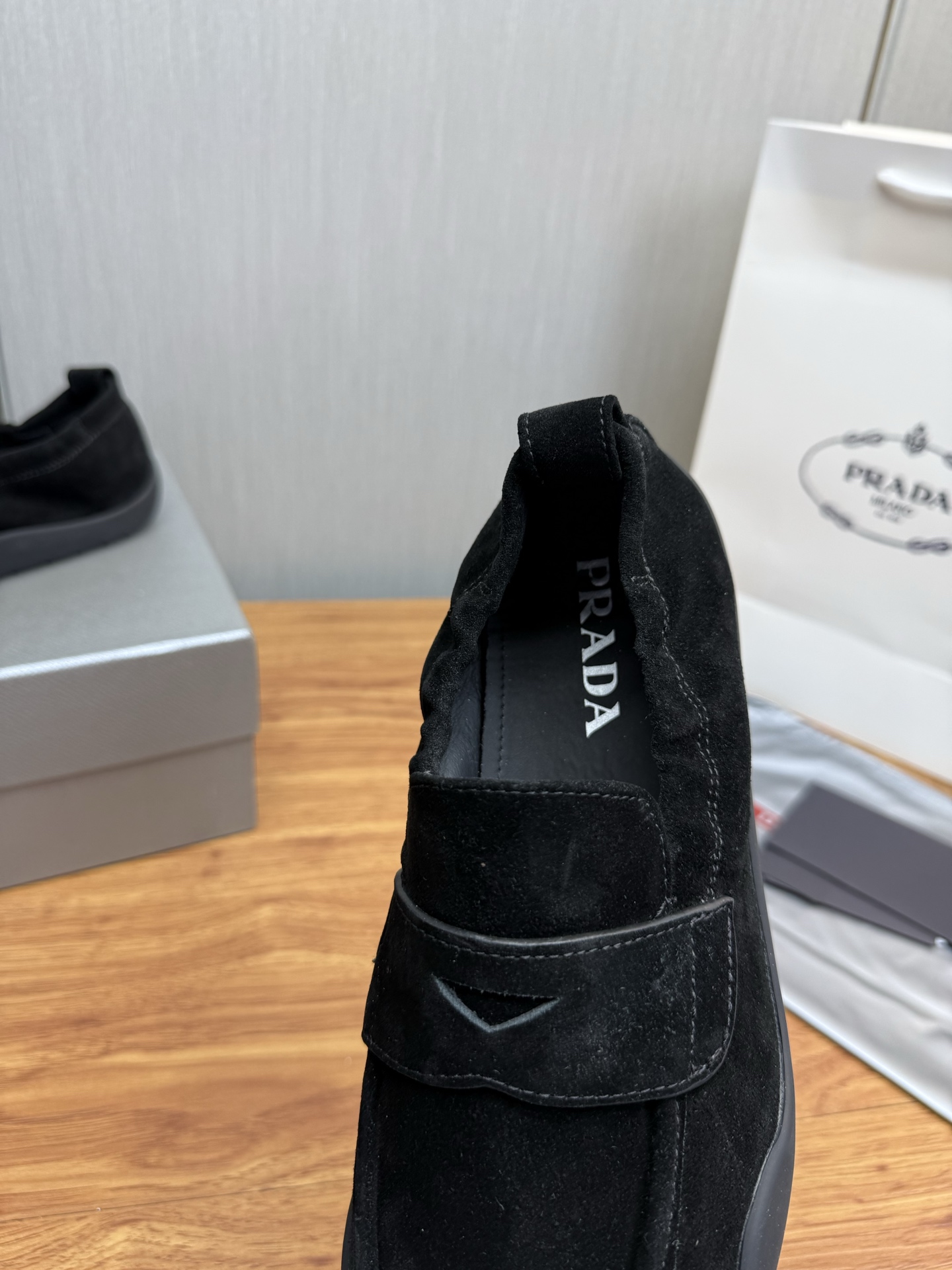 Prada Style Leather Men's Shoes style reference detail image 8 from source 782004