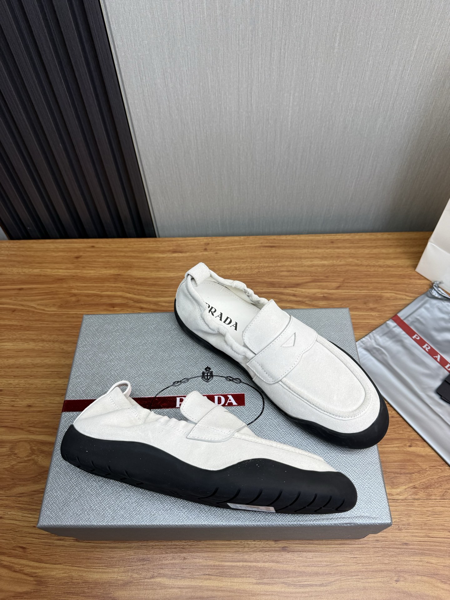 Prada Style Leather Men's Shoes style reference detail image 6 from source 782005