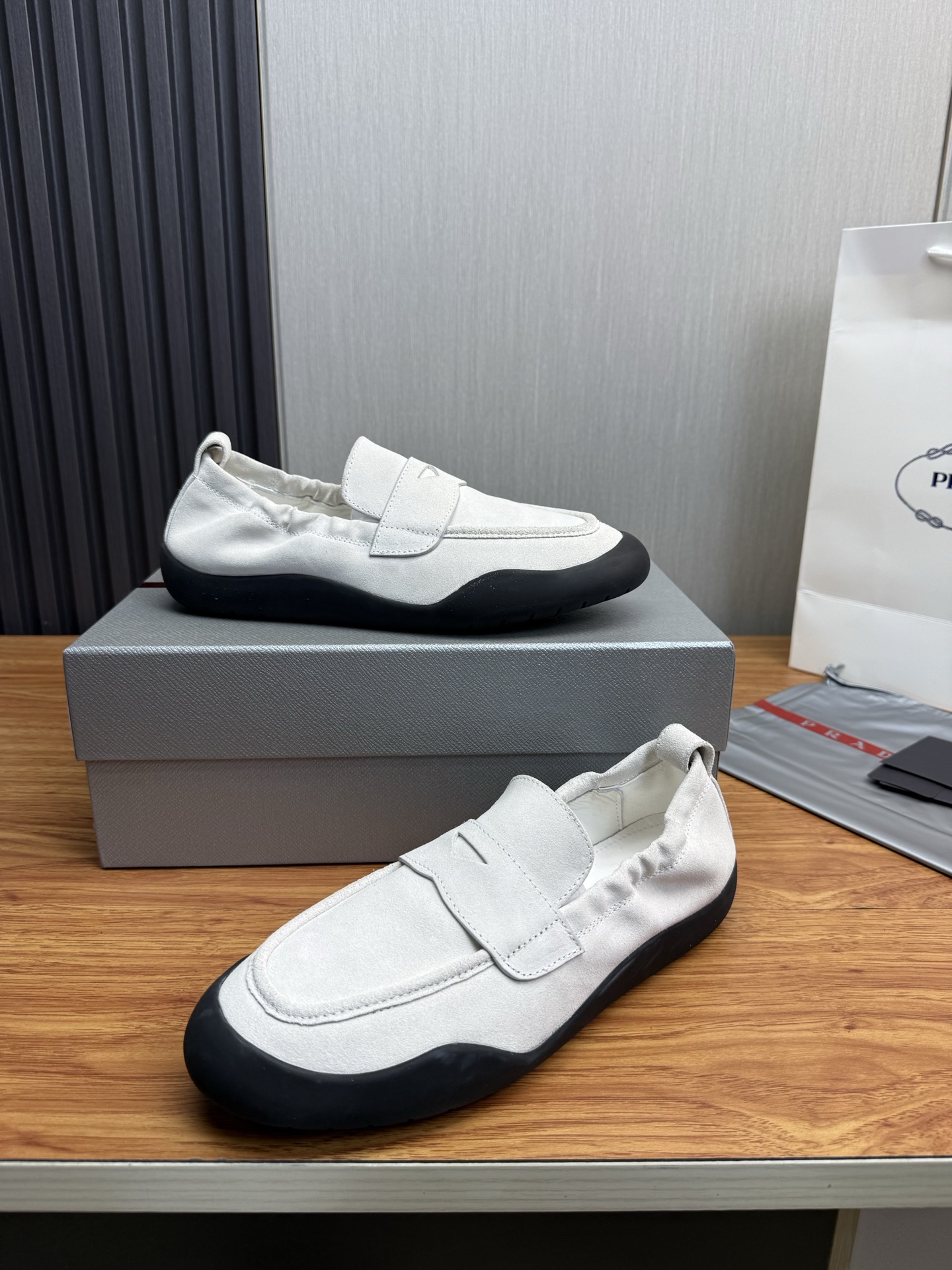 Prada Style Leather Men's Shoes style reference detail image 4 from source 782005
