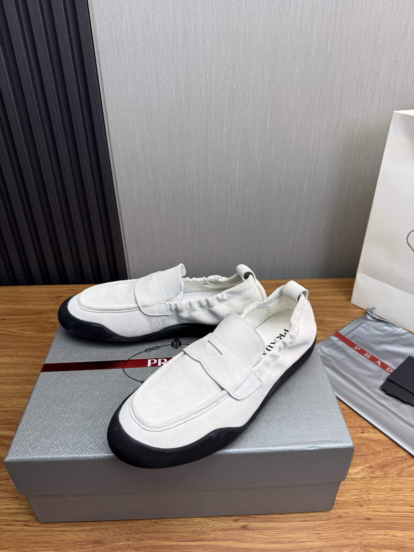 Prada Style Leather Men's Shoes style reference detail image 3 from source 782005