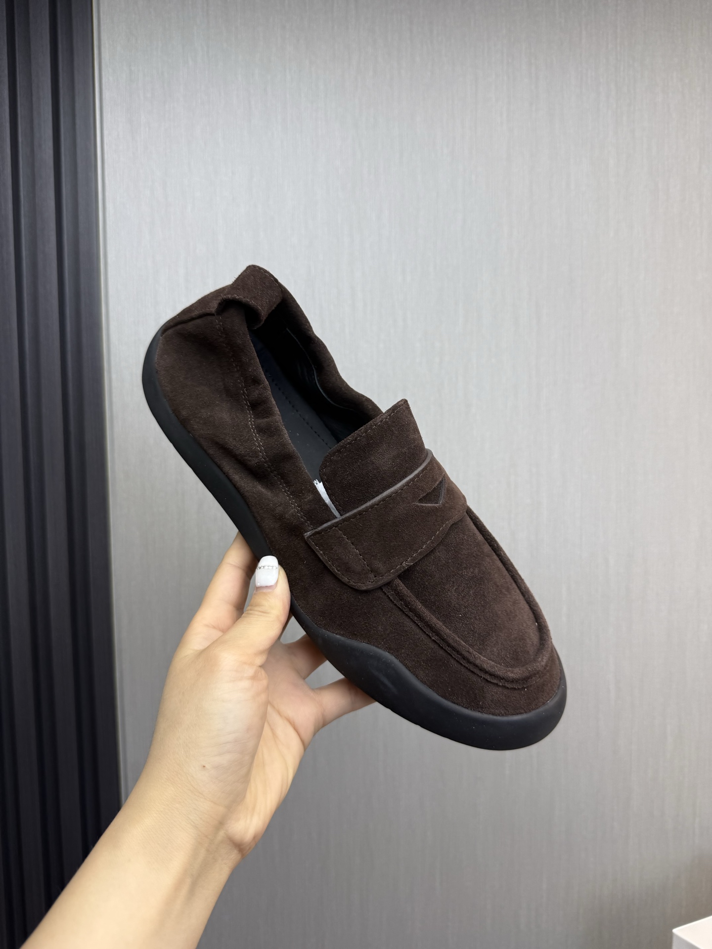 Prada Style Leather Men's Shoes style reference detail image 8 from source 782006