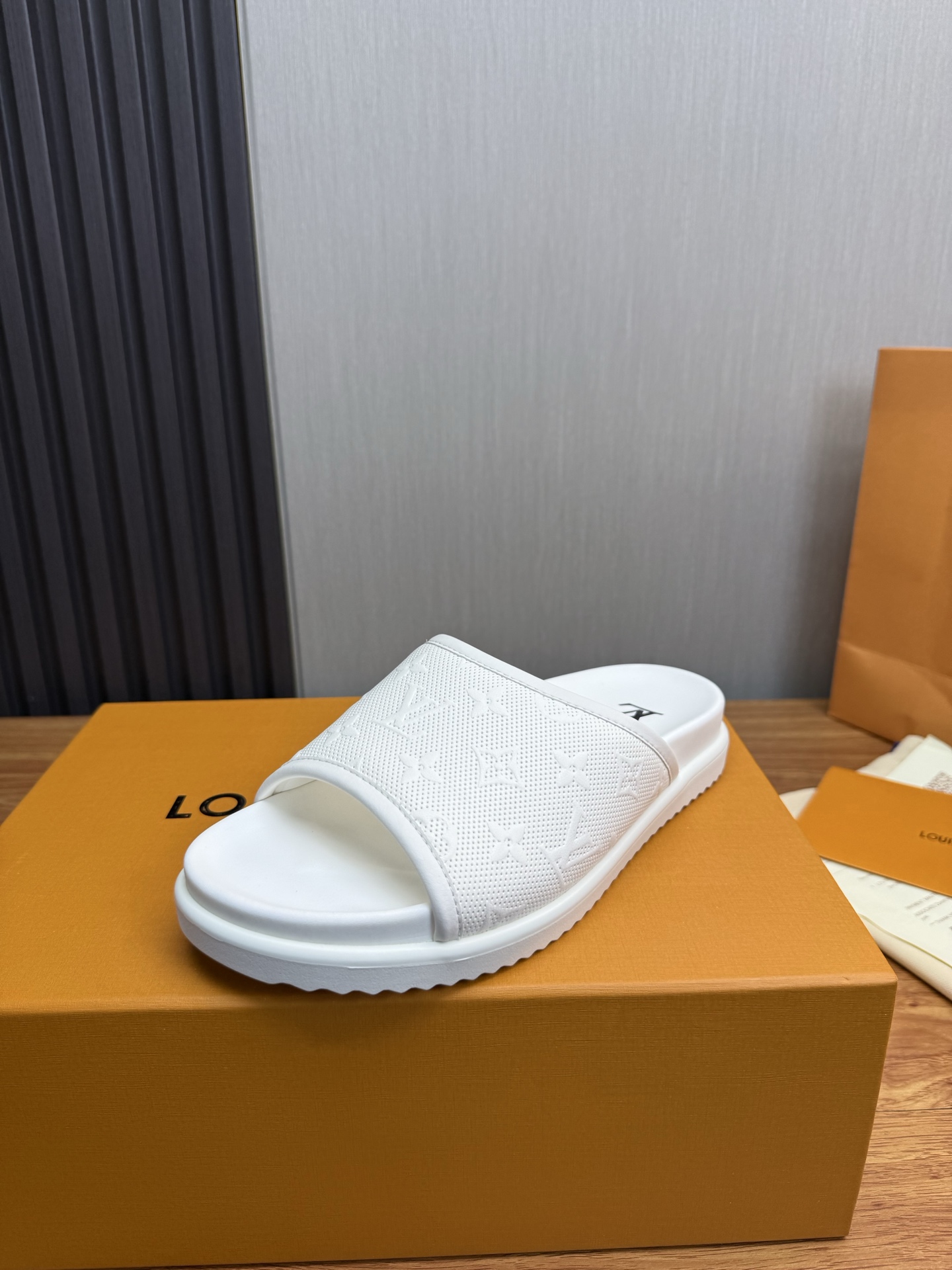 LV Style Men's Shoes Lookbook Reference image 1
