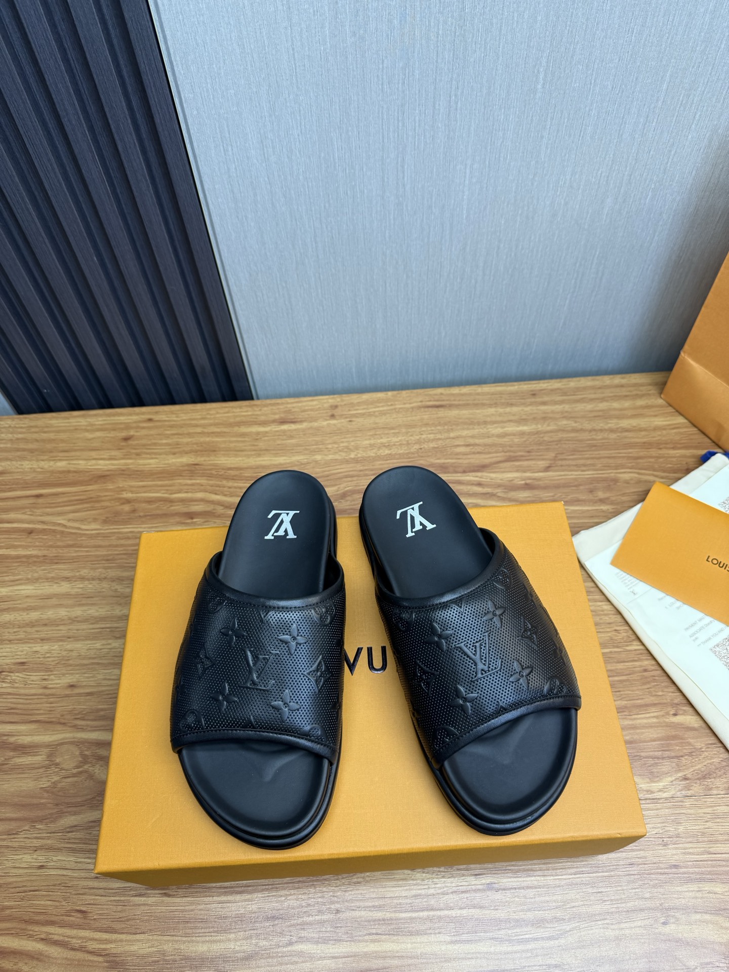 LV Style Men's Shoes Lookbook Reference image 2