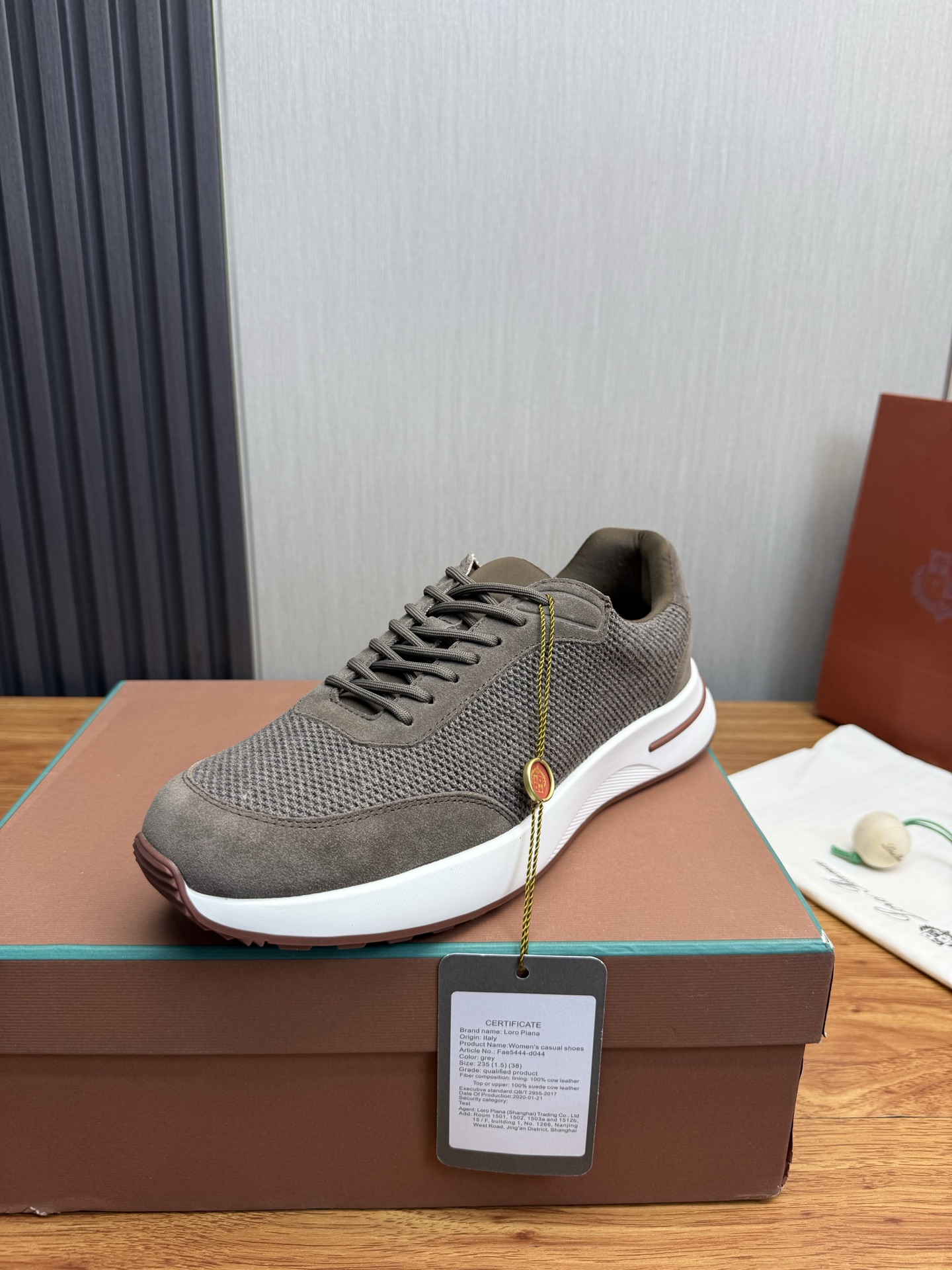NO:830174,LP. Men's casual sports shoes, a perennial best-seller, a must-have for fashionable men, big-name style, material upper imported frosted cowhide + cowhide lining, original wear-resistant rubber outsole, 39-44,, loro piana, sneakers, cowhide19860909LP.男士休闲运动鞋,常年热卖款 时尚潮男必备,大牌风范, 材料鞋面进口磨砂牛皮 +牛皮内里,原版耐磨橡胶大底,39-44,,loro piana,sneakers,cowhide,Men's shoes