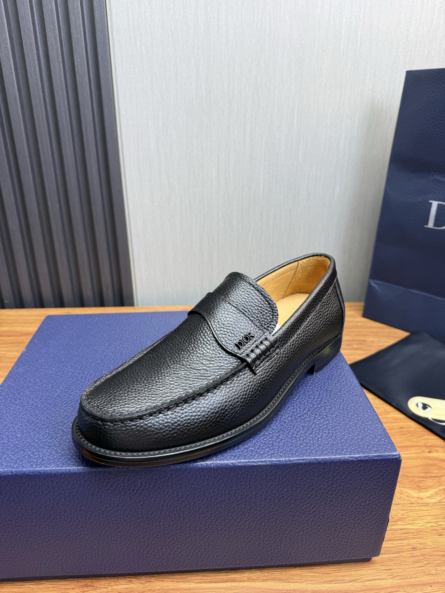 Dior Style Leather Men's Shoes style reference detail image 4 from source 782388