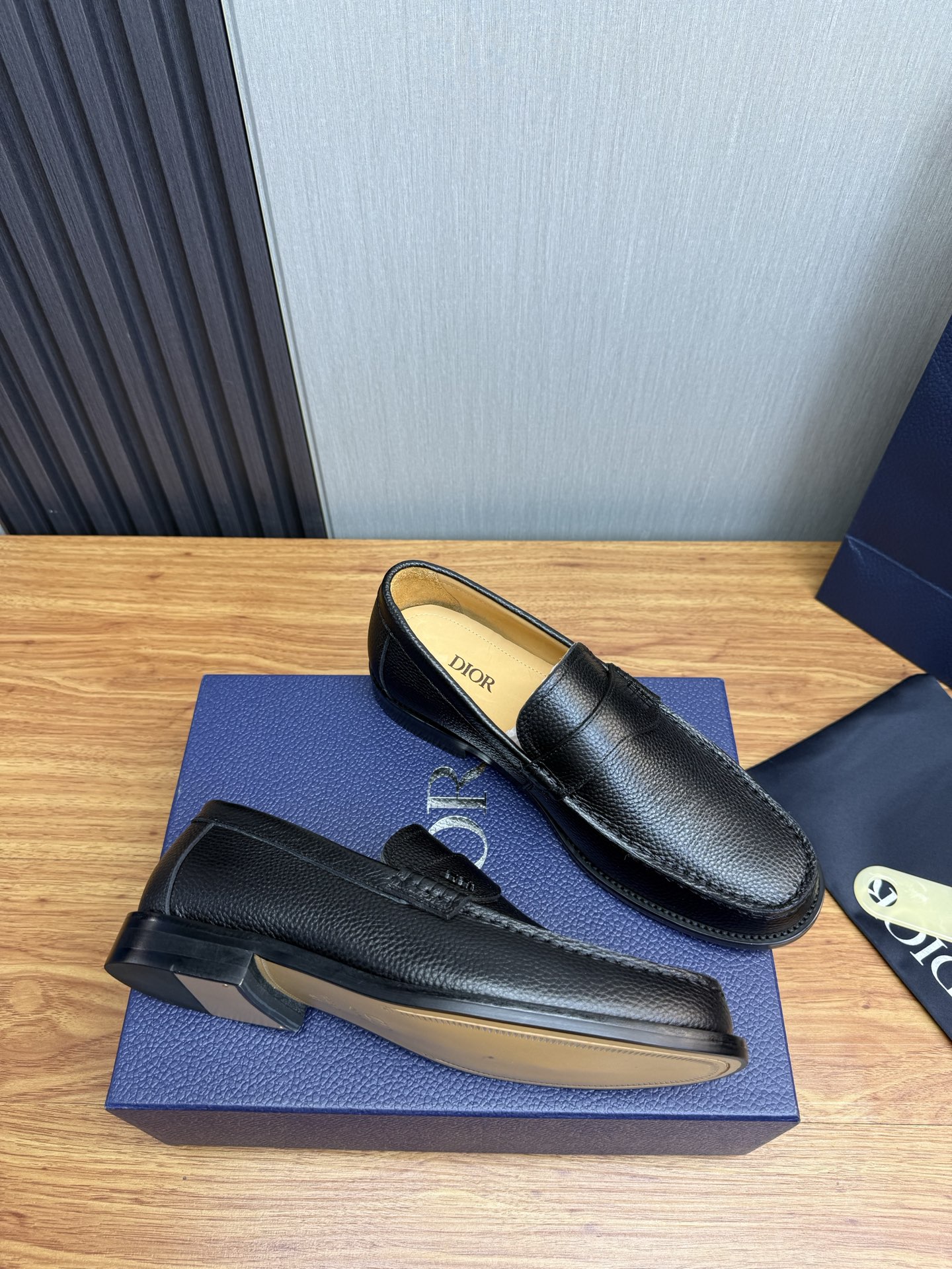 Dior Style Leather Men's Shoes style reference detail image 6 from source 782388