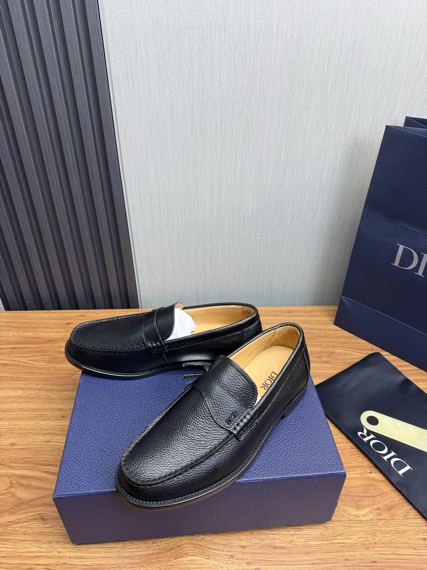 Dior Style Leather Men's Shoes style reference detail image 3 from source 782388