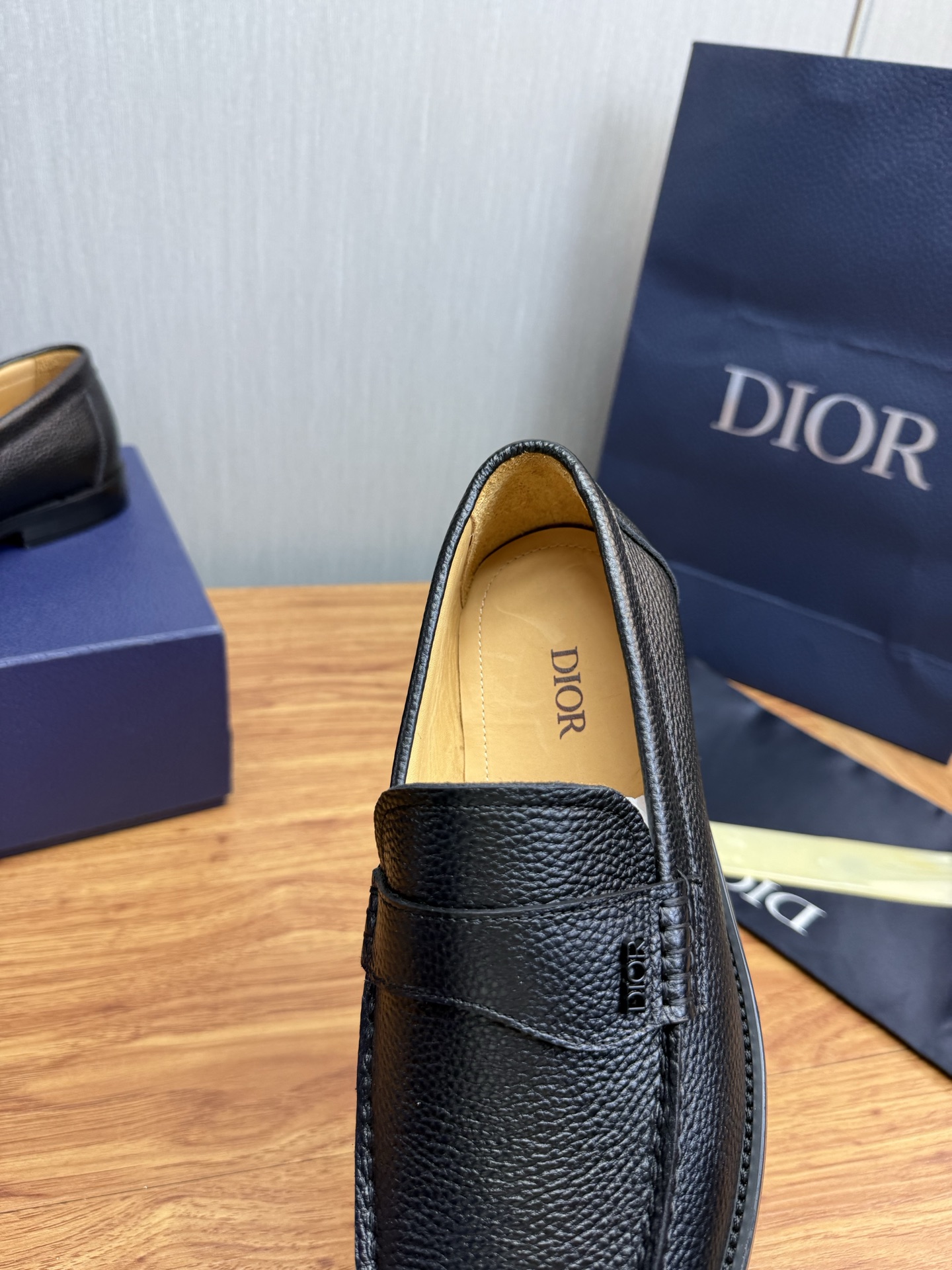 Dior Style Leather Men's Shoes style reference detail image 9 from source 782388