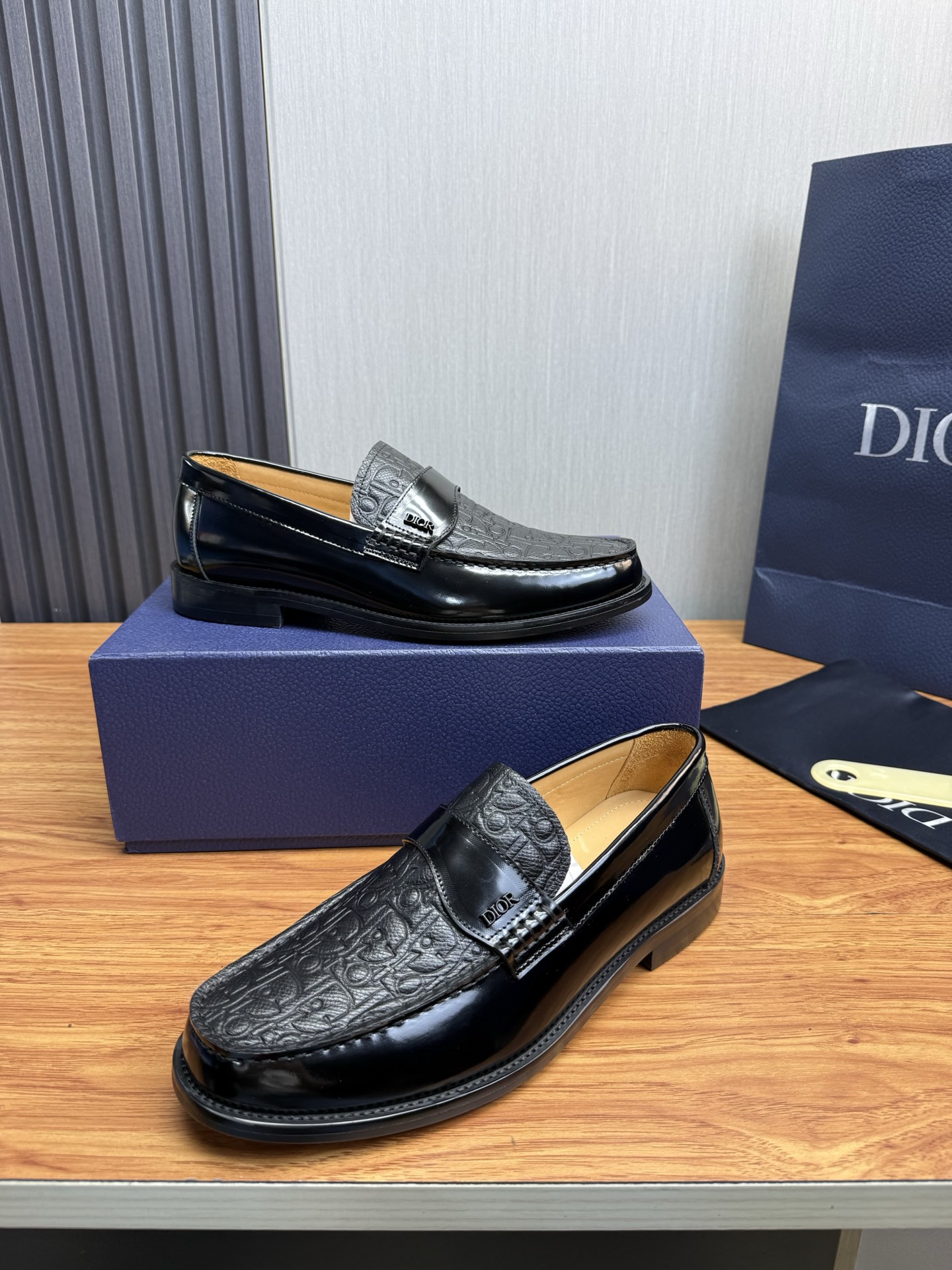 Dior Style Leather Men's Shoes style reference detail image 4 from source 782389