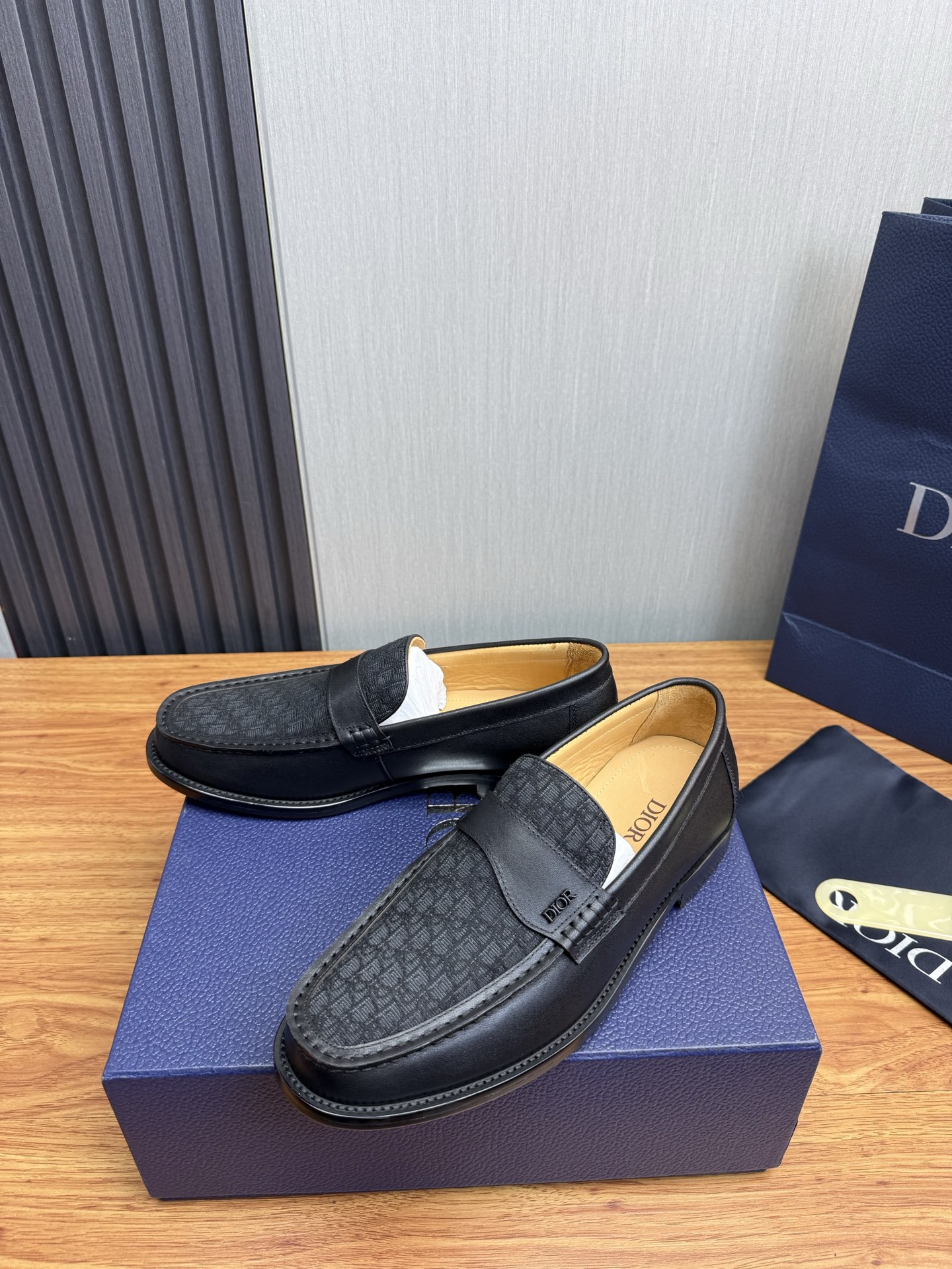 Dior Style Leather Men's Shoes style reference detail image 3 from source 782390