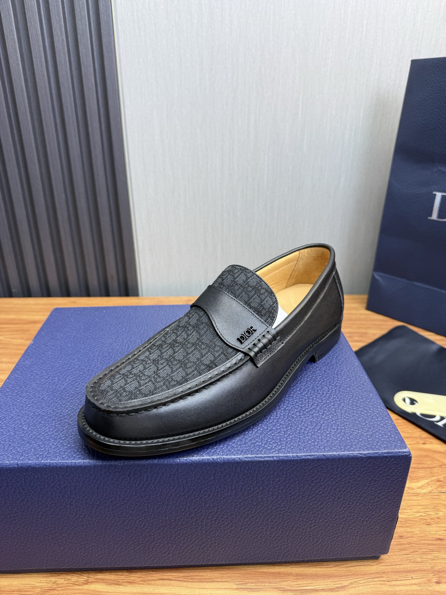 Dior Style Leather Men's Shoes style reference detail image 4 from source 782390