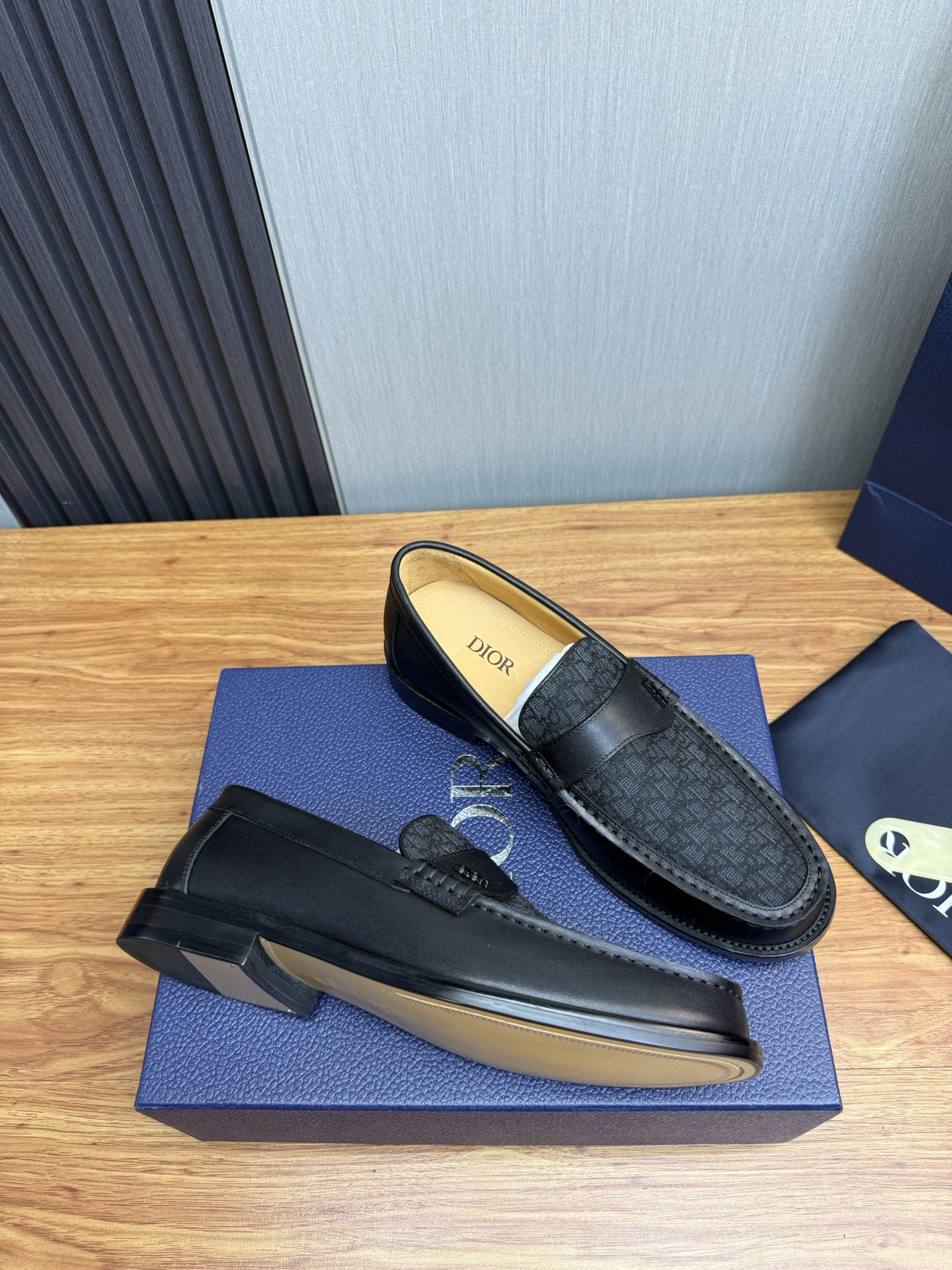 Dior Style Leather Men's Shoes style reference detail image 6 from source 782390