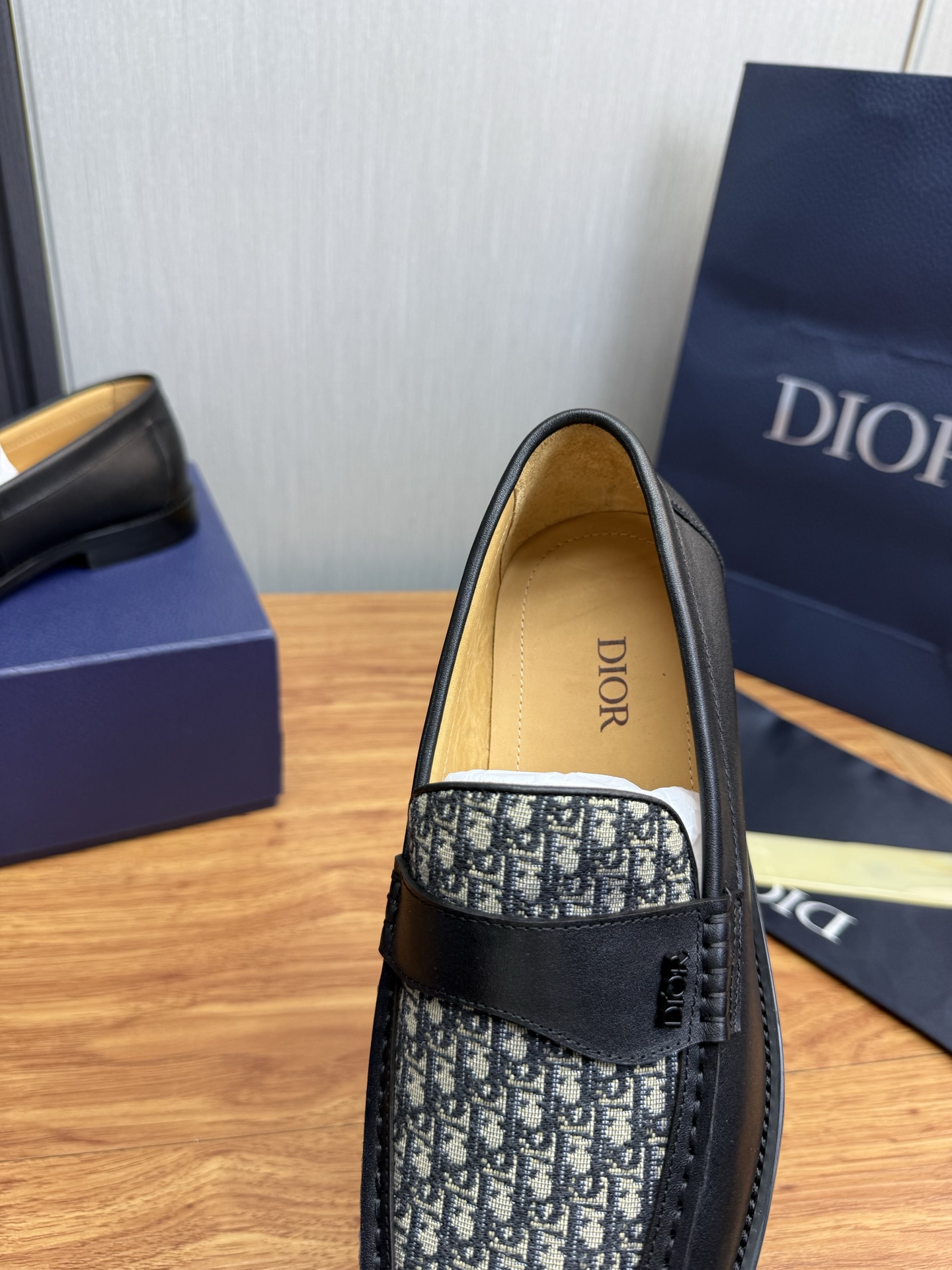 Dior Style Leather Men's Shoes style reference detail image 9 from source 782391