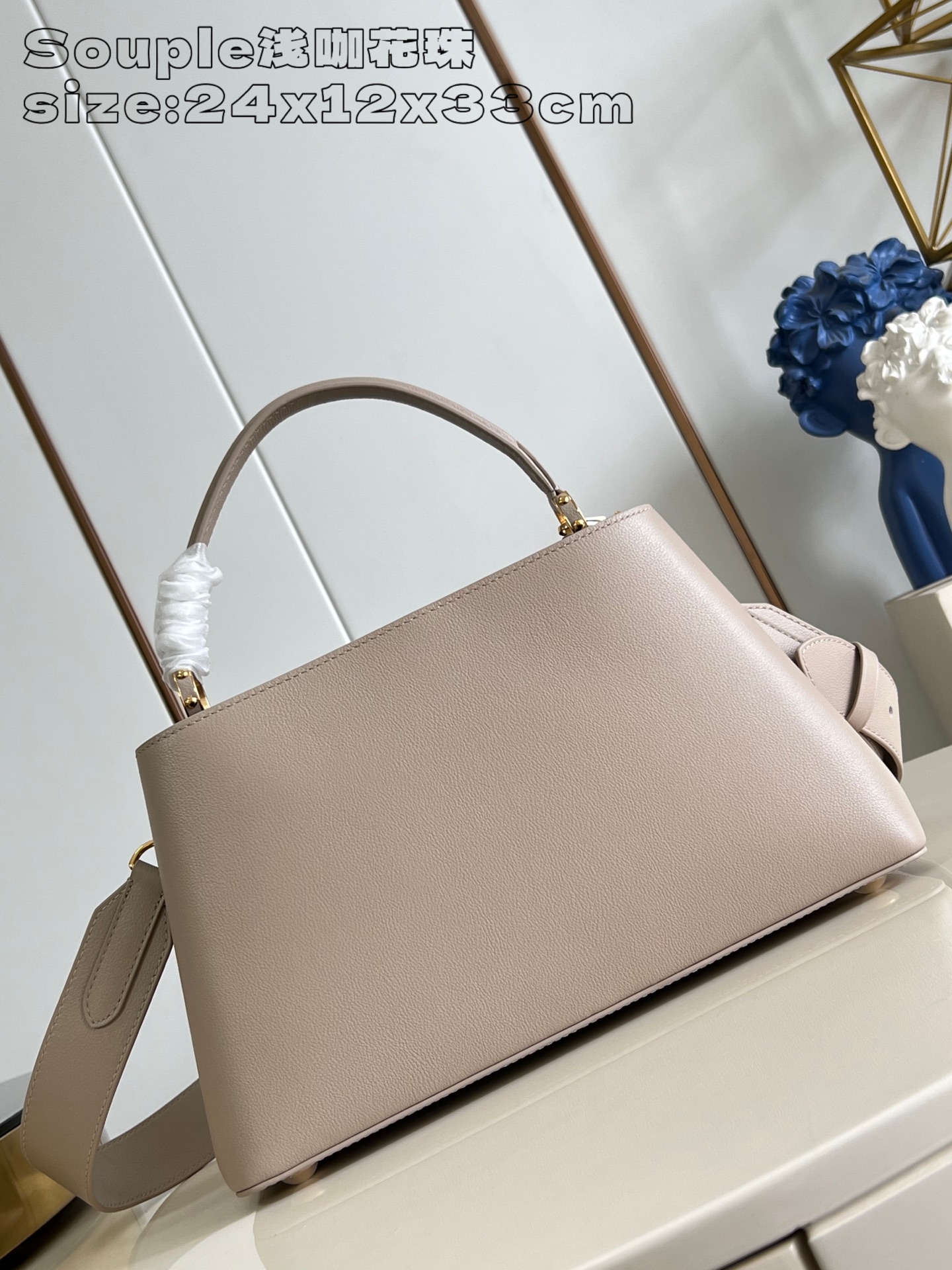 Louis Vuitton Capucines Souple Medium Bag - Soft Grained Leather, M48865 6 a1758855786126 1430