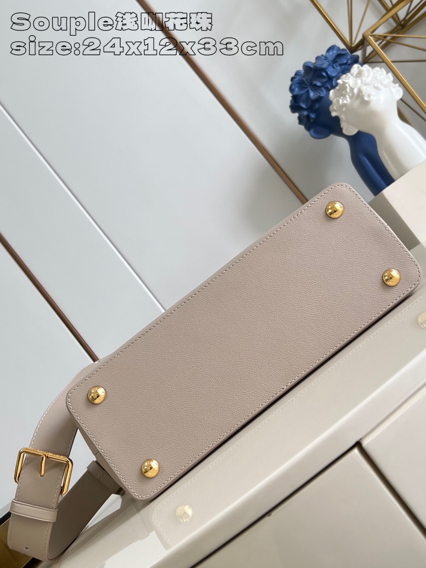 Louis Vuitton Capucines Souple Medium Bag - Soft Grained Leather, M48865 7 a1758855787327 8355